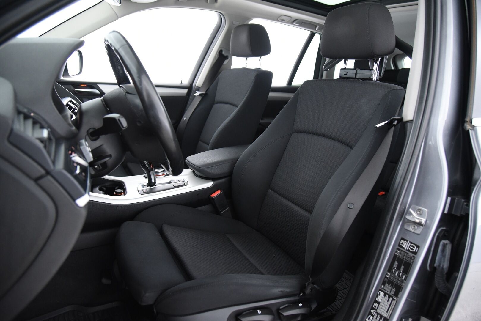 BMW X3 2011 A F25 Business / PA-lämmitin / P-kamera / Prof.navi / HUD / Xenon / Sporttipenkit - Hyvin varusteltu / Tulossa myyntiin! 