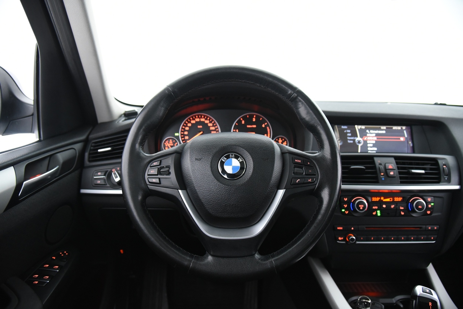BMW X3 2011 A F25 Business / PA-lämmitin / P-kamera / Prof.navi / HUD / Xenon / Sporttipenkit - Hyvin varusteltu / Tulossa myyntiin! 