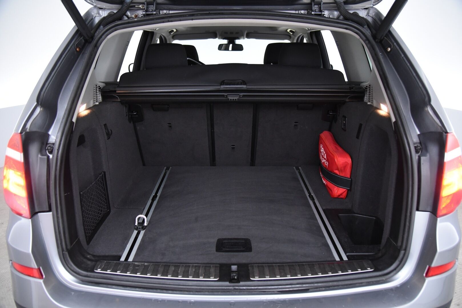 BMW X3 2011 A F25 Business / PA-lämmitin / P-kamera / Prof.navi / HUD / Xenon / Sporttipenkit - Hyvin varusteltu / Tulossa myyntiin! 