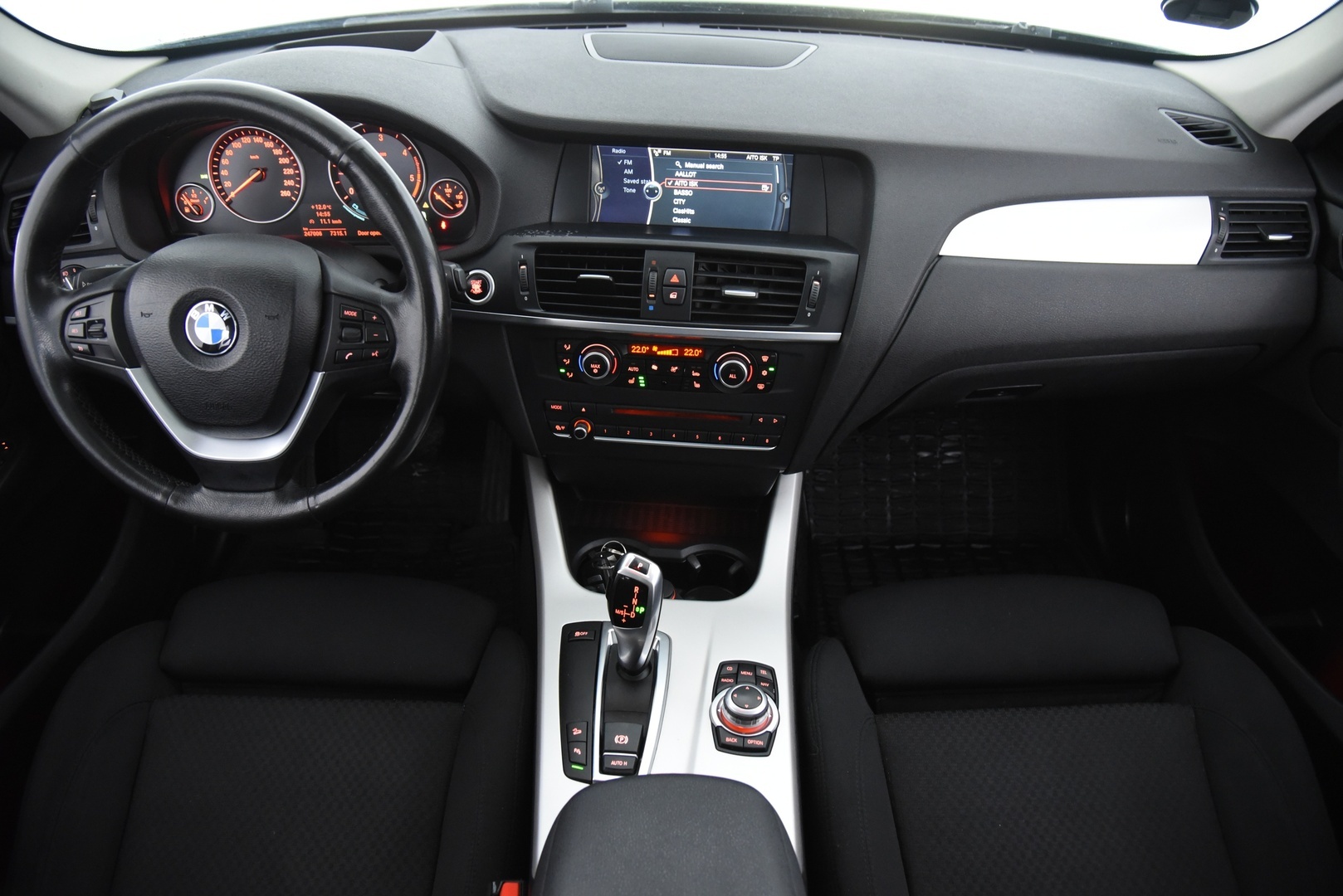 BMW X3 2011 A F25 Business / PA-lämmitin / P-kamera / Prof.navi / HUD / Xenon / Sporttipenkit - Hyvin varusteltu / Tulossa myyntiin! 