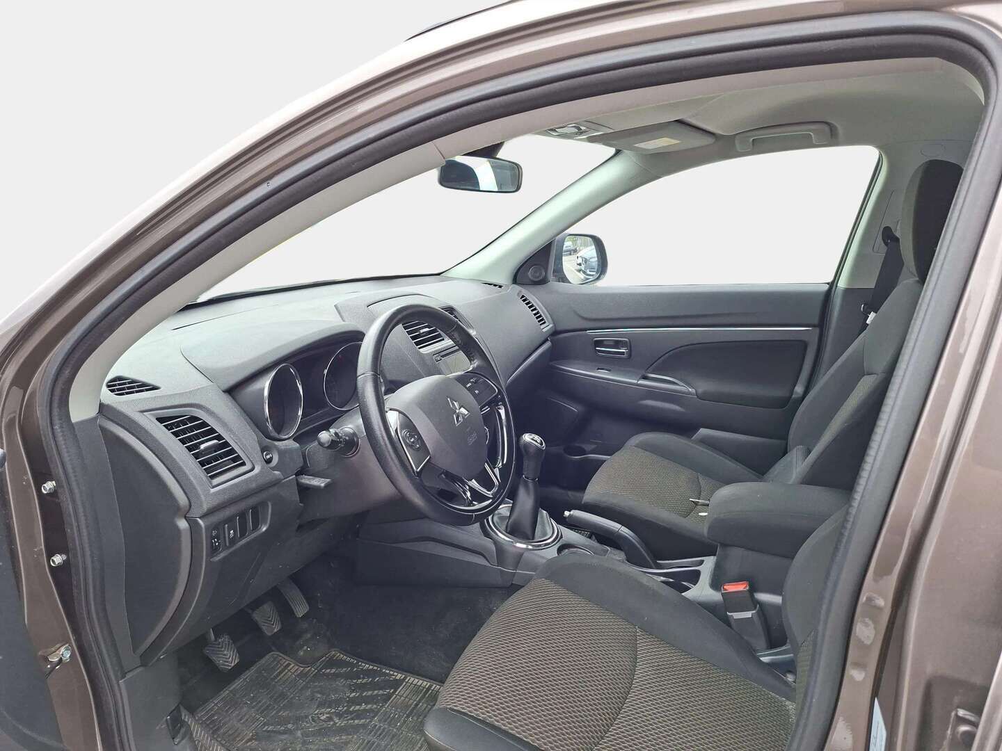 Mitsubishi ASX 2017 1,6 MIVEC Invite 5MT - Suomiauto | Vetokoukku | Lohko & Sisäpistoke | Vakkari | Xenon | Peruutustutka | 2x Renkaat Aluvantein!