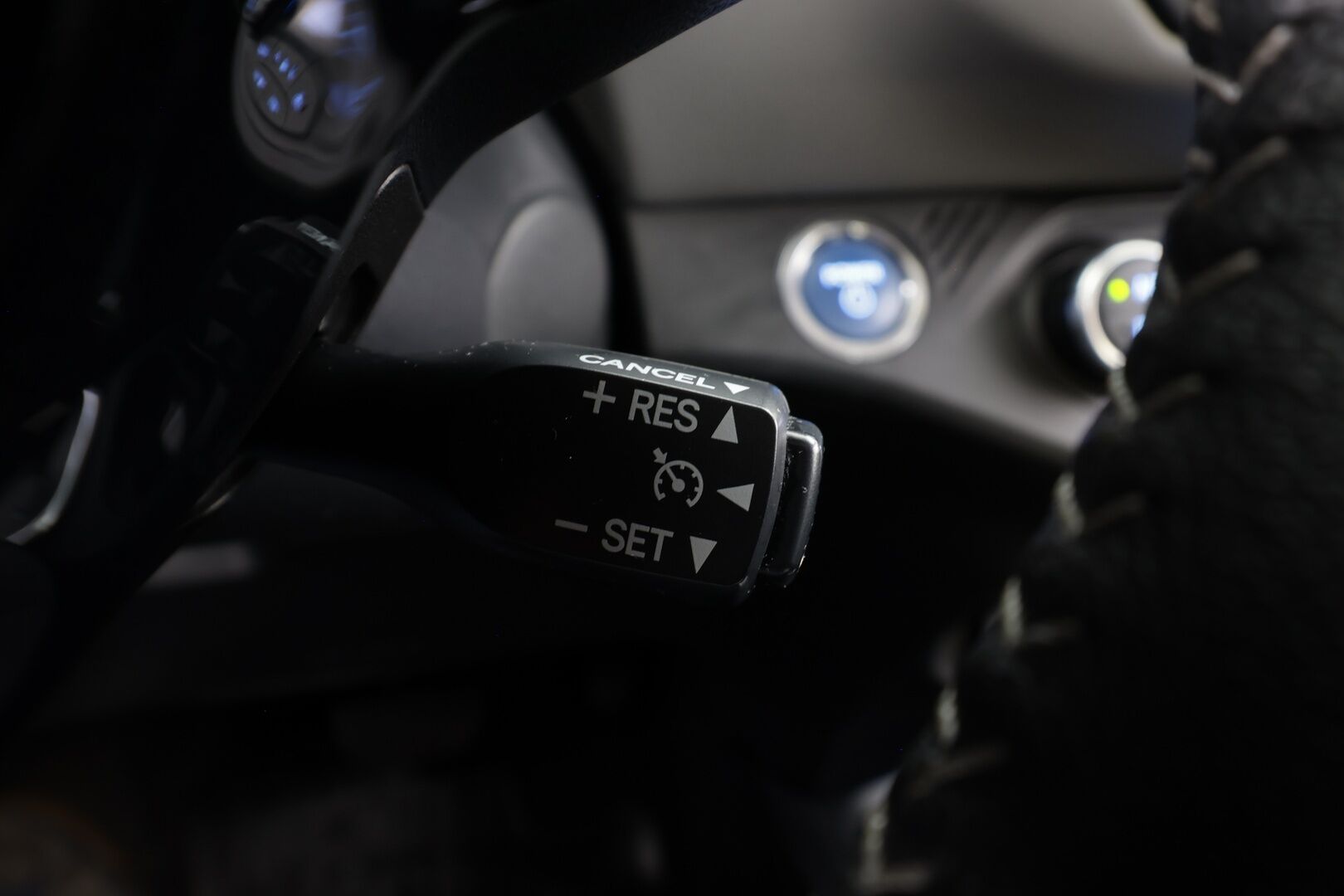 Toyota Yaris 2017 1,5 Hybrid Business * Vakkari / Navi / Kaistavahti / P.Kamera / Bluetooth / Lohkolämmitin * - Suomi-auto / Kahdet renkaat / Merkkihuollettu - HULLUT JOULUT KORKOTARJOUS 2,49% 