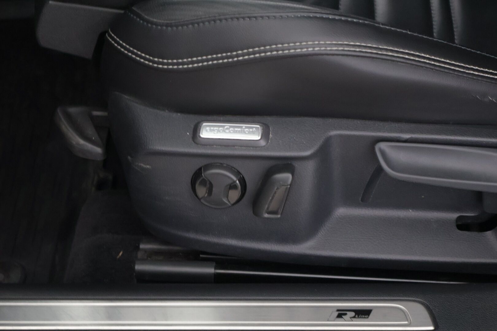 Volkswagen Passat 2017 Sedan R-Line 2,0 TSI 206 kW (280 hv) 4MOTION DSG * R-Line / Digimittaristo / ACC / P-Kamera / Tutkat / LED / Park Assist / Apple Carplay / Sähkökontti * - * Suomi-auto / 20'' Vanteet / Upea yksilö *