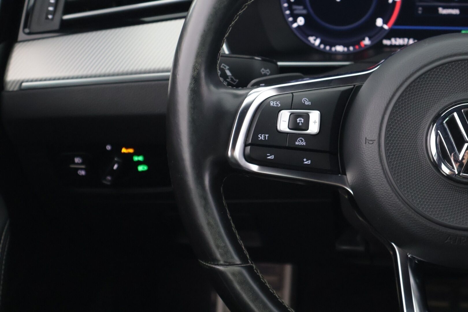 Volkswagen Passat 2017 Sedan R-Line 2,0 TSI 206 kW (280 hv) 4MOTION DSG * R-Line / Digimittaristo / ACC / P-Kamera / Tutkat / LED / Park Assist / Apple Carplay / Sähkökontti * - * Suomi-auto / 20'' Vanteet / Upea yksilö *
