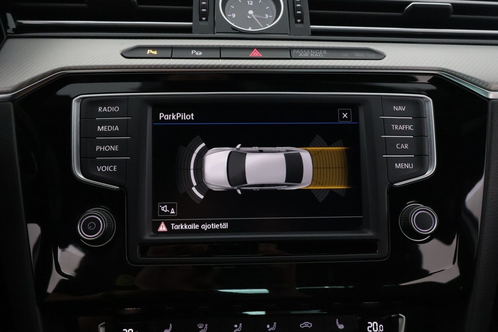 Volkswagen Passat 2017 Sedan R-Line 2,0 TSI 206 kW (280 hv) 4MOTION DSG * R-Line / Digimittaristo / ACC / P-Kamera / Tutkat / LED / Park Assist / Apple Carplay / Sähkökontti * - * Suomi-auto / 20'' Vanteet / Upea yksilö *
