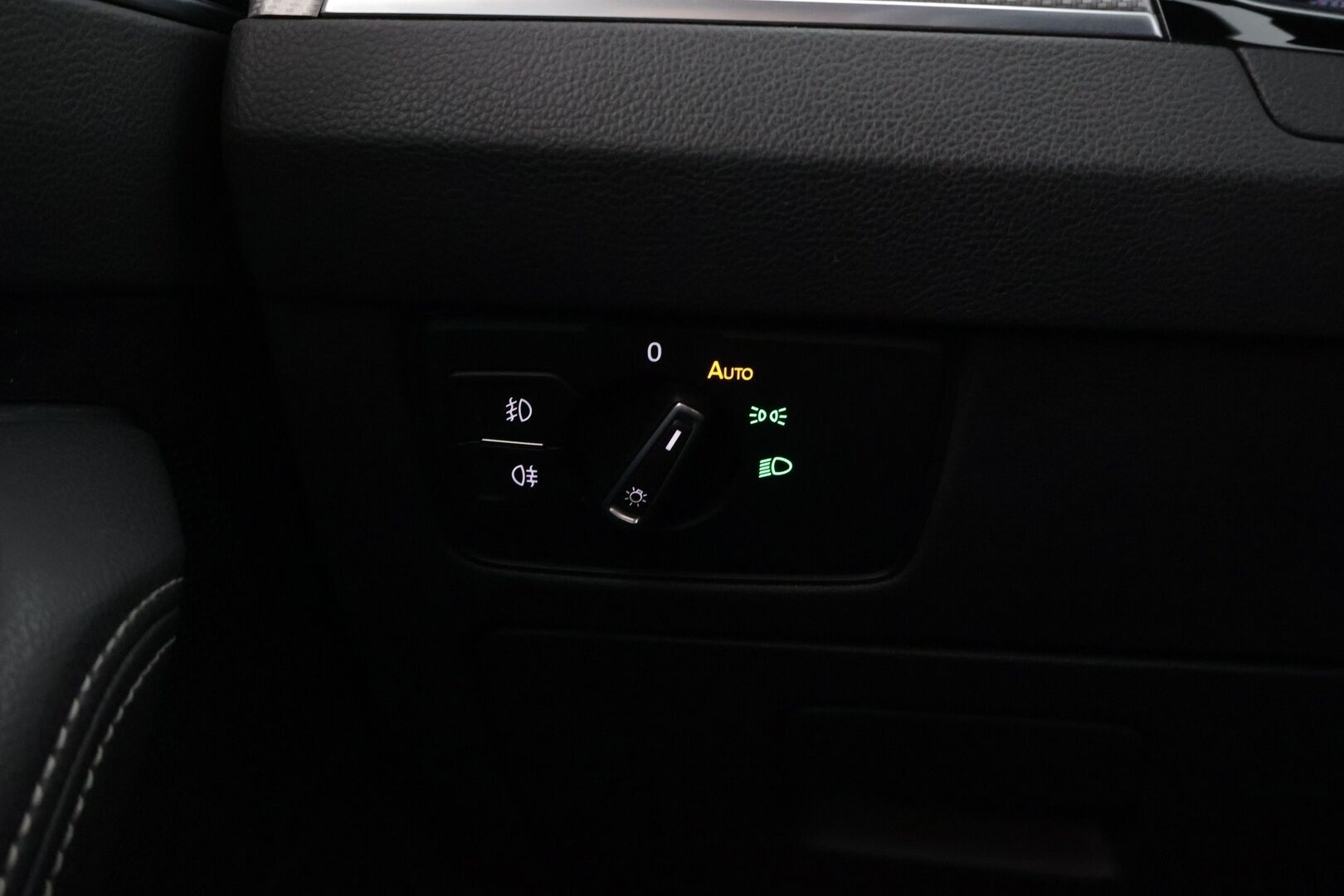 Volkswagen Passat 2017 Sedan R-Line 2,0 TSI 206 kW (280 hv) 4MOTION DSG * R-Line / Digimittaristo / ACC / P-Kamera / Tutkat / LED / Park Assist / Apple Carplay / Sähkökontti * - * Suomi-auto / 20'' Vanteet / Upea yksilö *