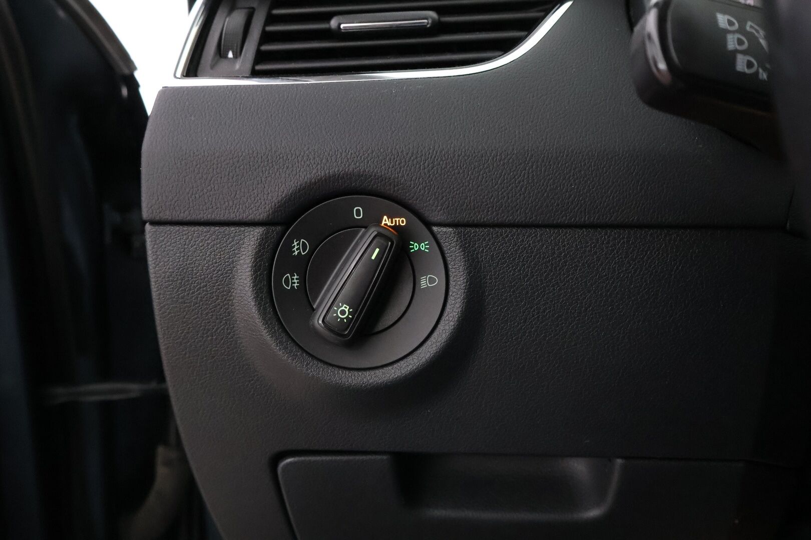 Skoda Octavia 2017 Combi 2,0 TDI 184 4x4 Scout DSG Autom. - Suomiauto / Webasto / Adapt.Vakkari / Koukku / Peruutuskamera / Lämmitettävä tuulilasi / Kaukovaloautomatiikka / BLIS / Huippuvarusteet!