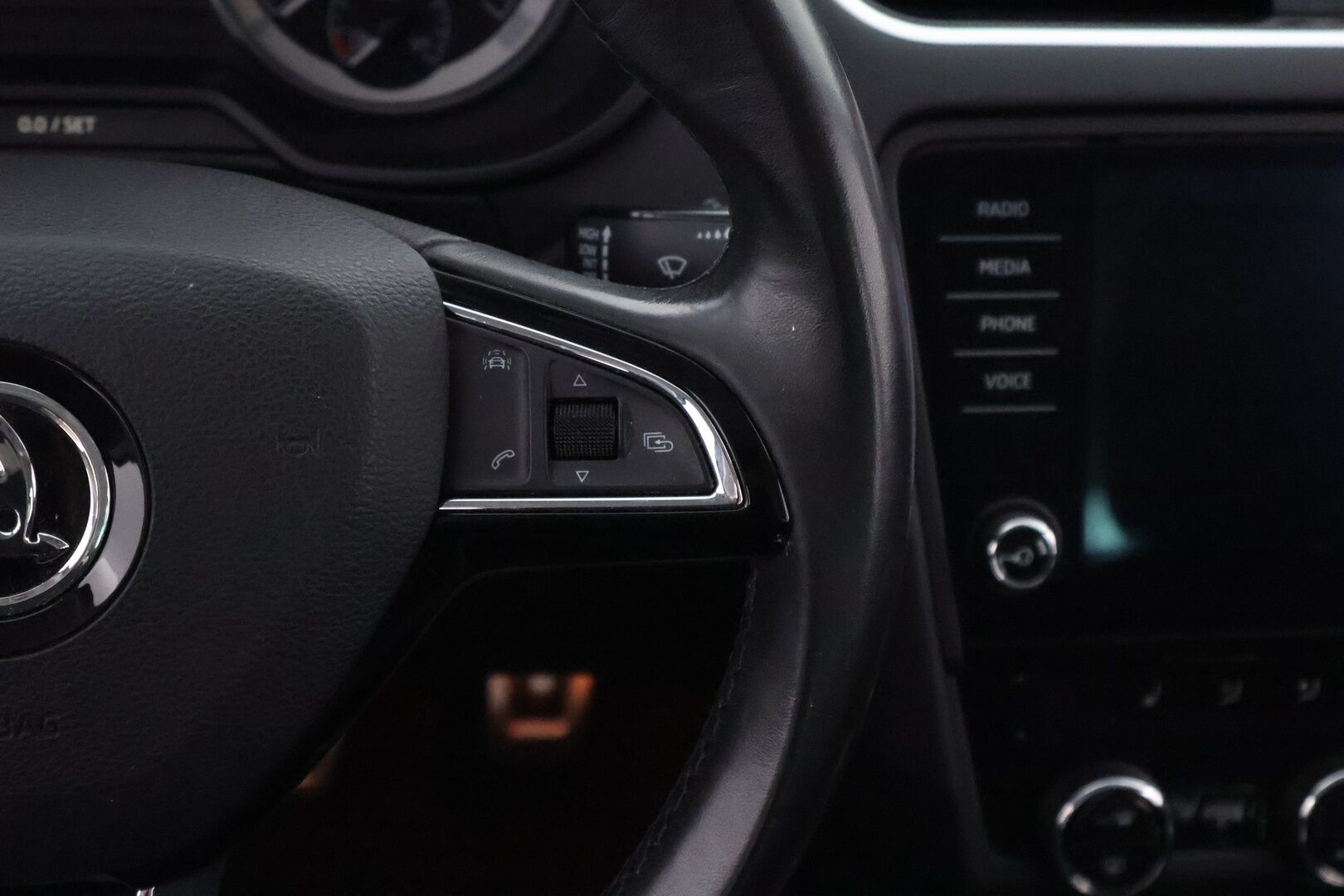 Skoda Octavia 2017 Combi 2,0 TDI 184 4x4 Scout DSG Autom. - Suomiauto / Webasto / Adapt.Vakkari / Koukku / Peruutuskamera / Lämmitettävä tuulilasi / Kaukovaloautomatiikka / BLIS / Huippuvarusteet!