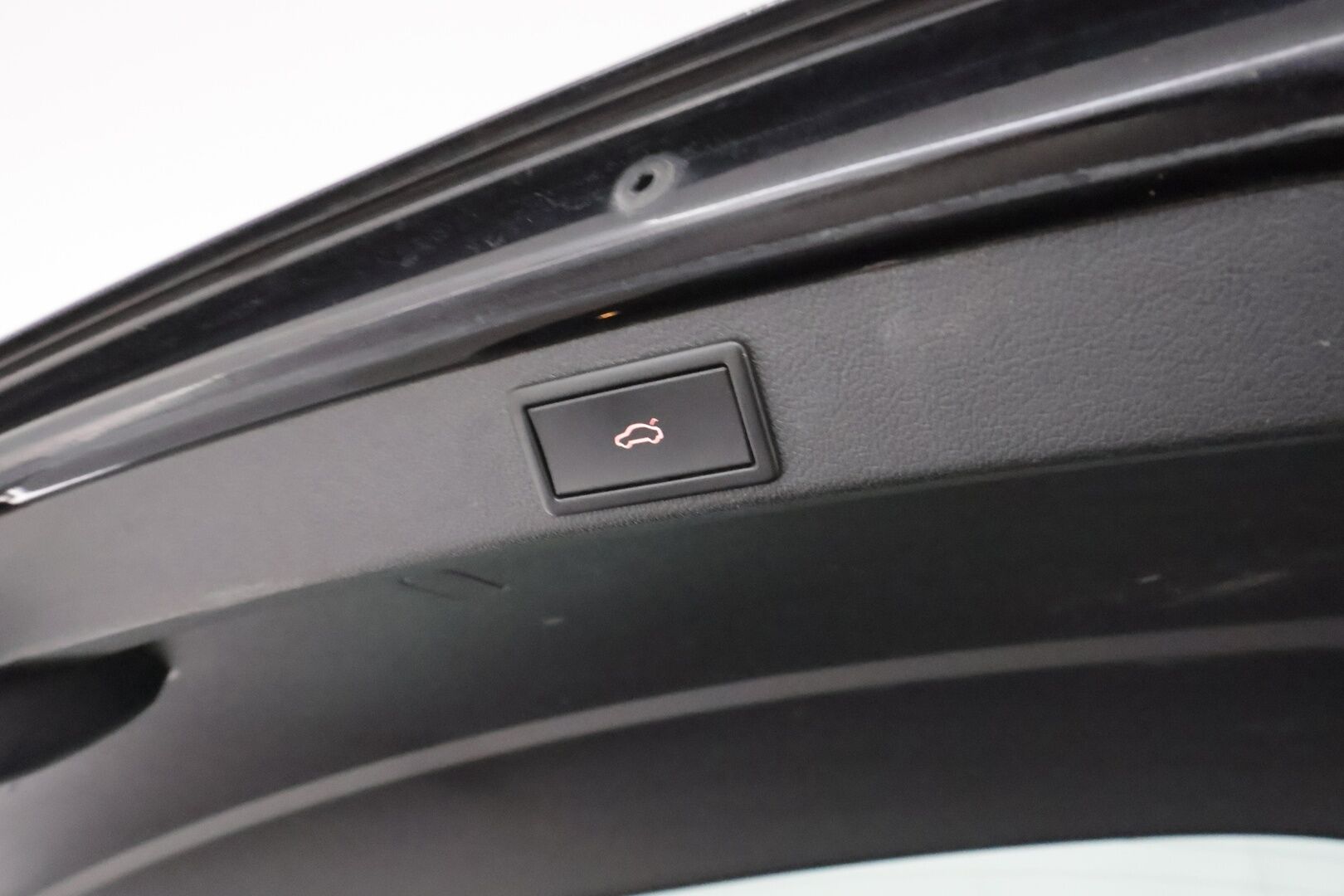 Skoda Octavia 2018 Combi 2,0 TSI RS Challenge DSG Autom. **Adapt vakkari / LED / Webasto / Canton / Koukku / Sporttipenkit** - Suomi-auto / Kahdet renkaat aluvanteilla / Adaptiivinen vakkari / Irrotettava vetokoukku / Sporttipenkit / KeylessGo / Webasto / 
