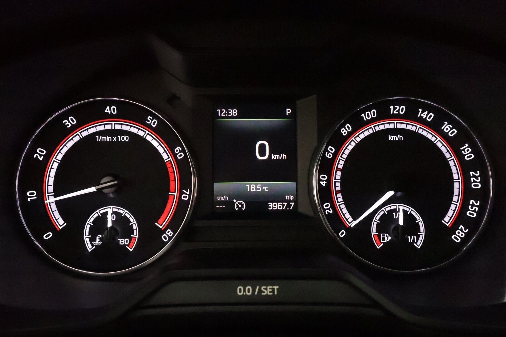 Skoda Octavia 2018 Combi 2,0 TSI RS Challenge DSG Autom. **Adapt vakkari / LED / Webasto / Canton / Koukku / Sporttipenkit** - Suomi-auto / Kahdet renkaat aluvanteilla
