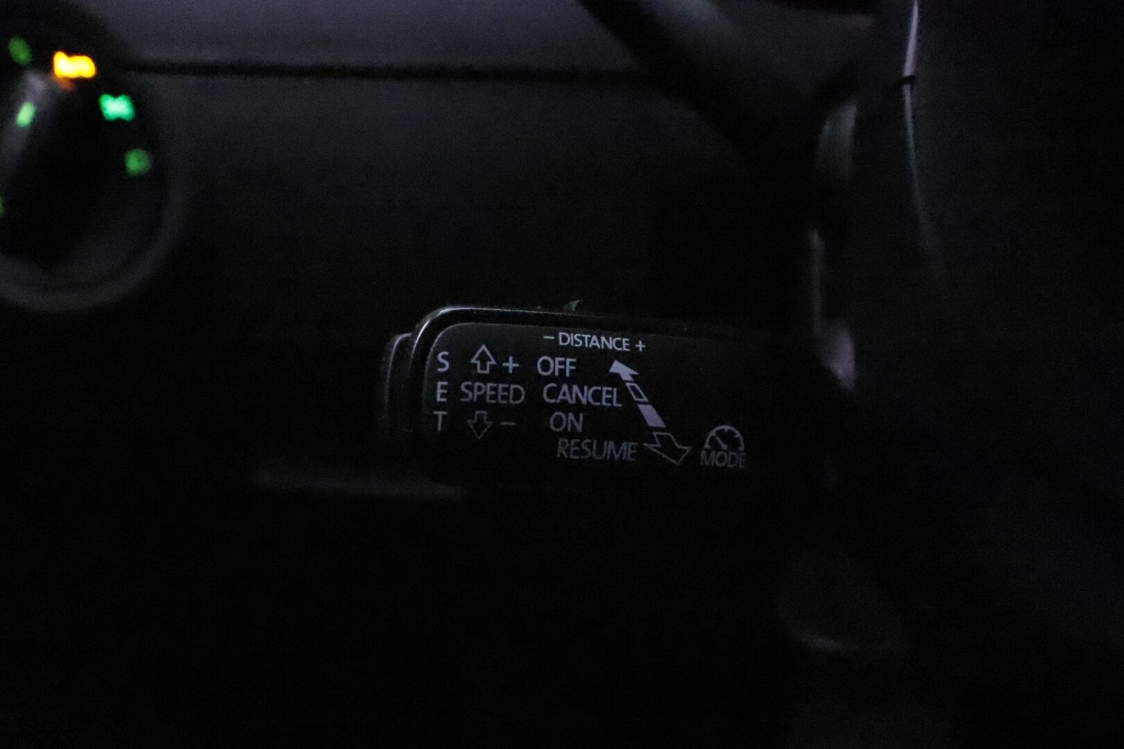 Skoda Octavia 2018 Combi 2,0 TSI RS Challenge DSG Autom. **Adapt vakkari / LED / Webasto / Canton / Koukku / Sporttipenkit** - Suomi-auto / Kahdet renkaat aluvanteilla / Adaptiivinen vakkari / Irrotettava vetokoukku / Sporttipenkit / KeylessGo / Webasto / - Osta nyt, maksa vasta ensi vuonna