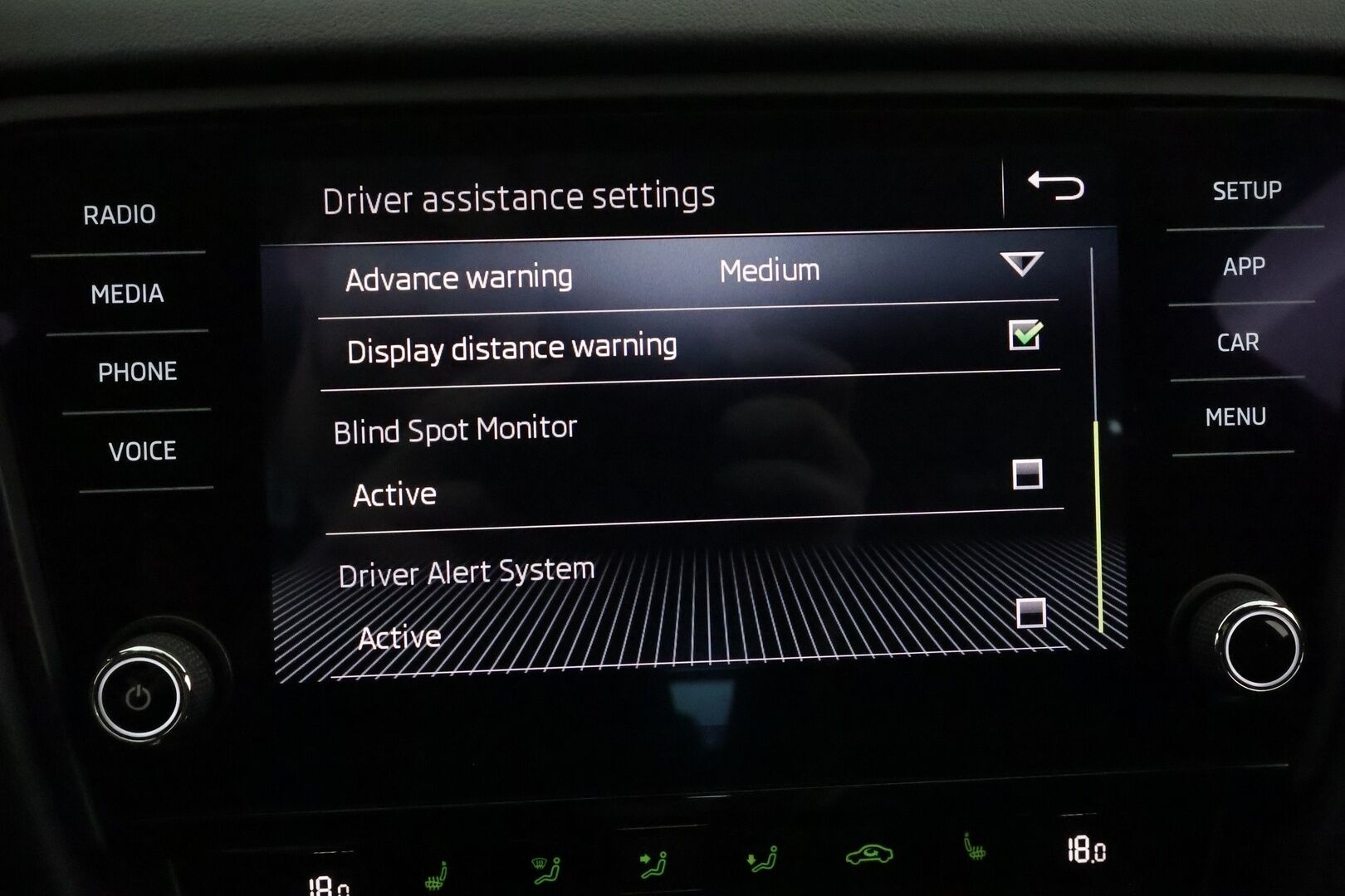 Skoda Octavia 2018 Combi 2,0 TSI RS Challenge DSG Autom. **Adapt vakkari / LED / Webasto / Canton / Koukku / Sporttipenkit** - Suomi-auto / Kahdet renkaat aluvanteilla / Adaptiivinen vakkari / Irrotettava vetokoukku / Sporttipenkit / KeylessGo / Webasto / - Osta nyt, maksa vasta ensi vuonna