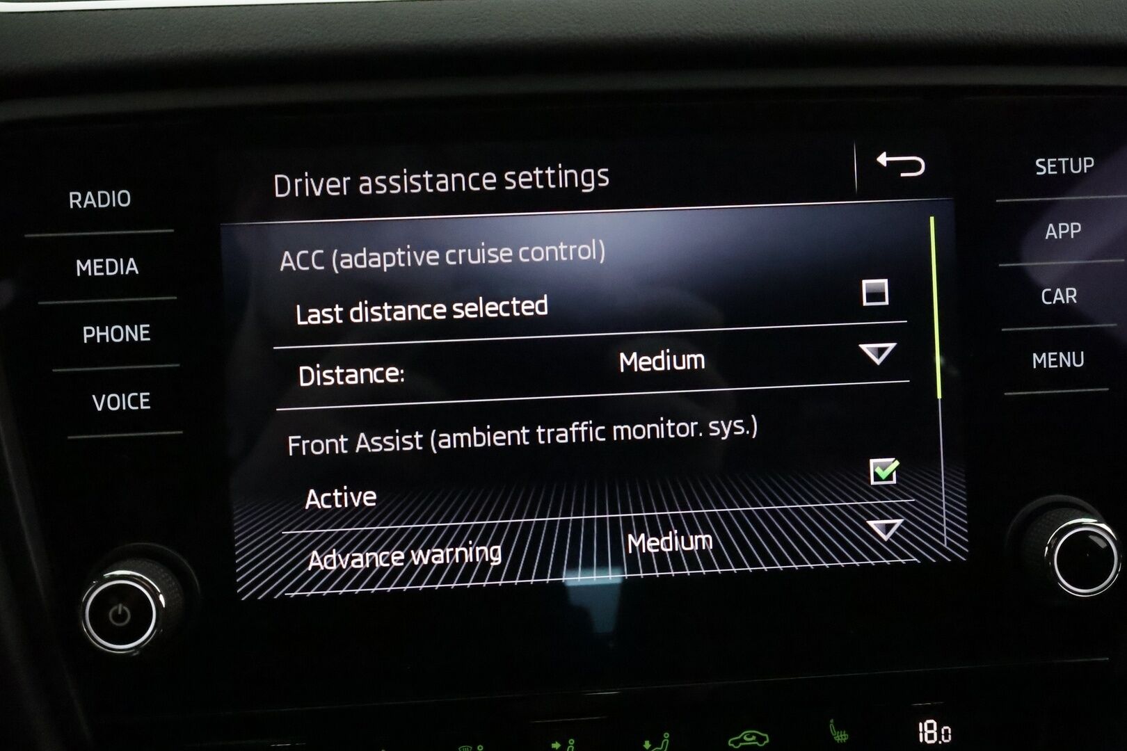 Skoda Octavia 2018 Combi 2,0 TSI RS Challenge DSG Autom. **Adapt vakkari / LED / Webasto / Canton / Koukku / Sporttipenkit** - Suomi-auto / Kahdet renkaat aluvanteilla / Adaptiivinen vakkari / Irrotettava vetokoukku / Sporttipenkit / KeylessGo / Webasto / - Osta nyt, maksa vasta ensi vuonna