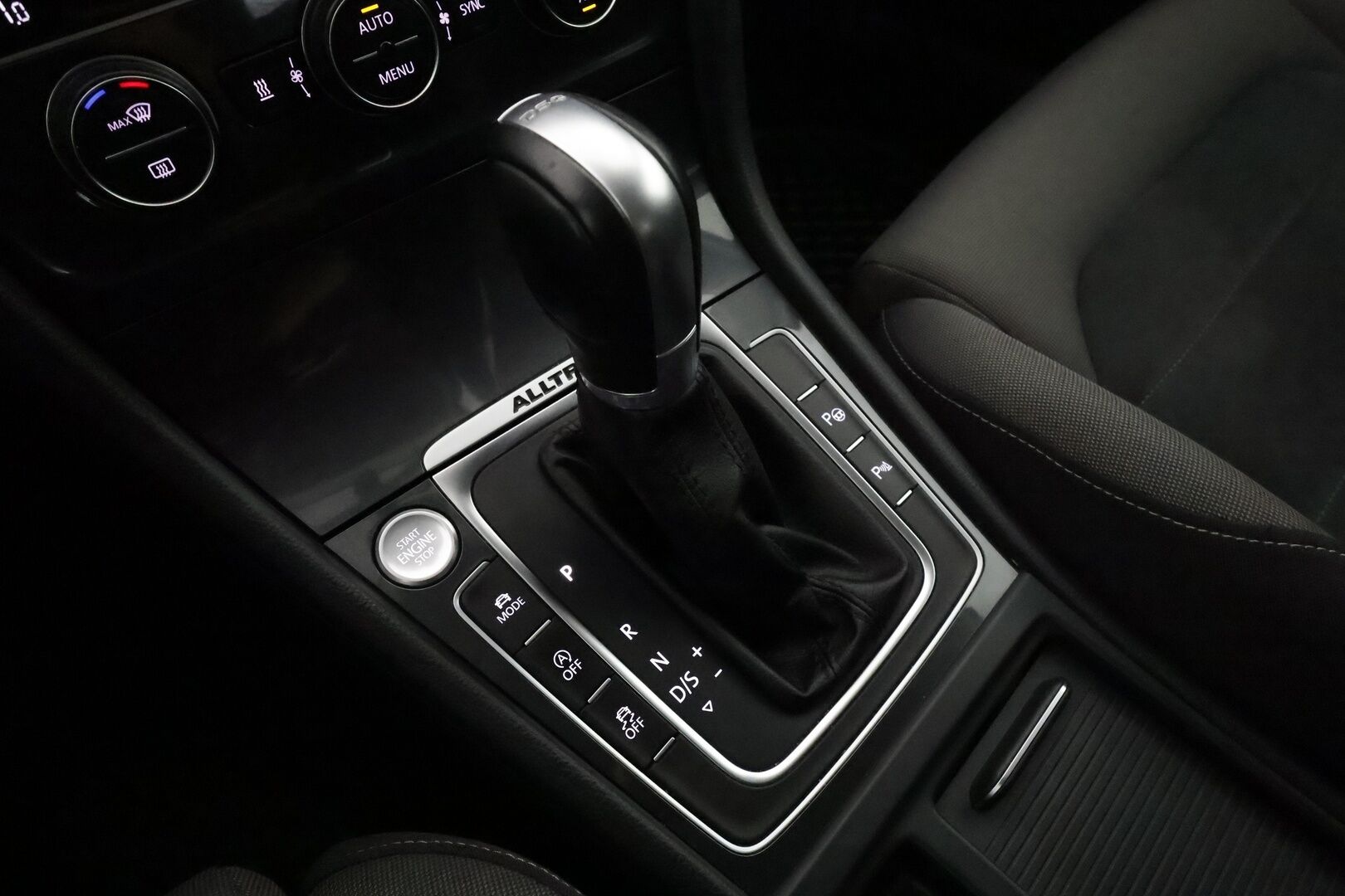 Volkswagen Golf 2017 Variant Alltrack 1,8 TSI 132 kW 4MOTION DSG **Digimittaristo / Adapt. vakkari / Webasto / Koukku / Keyless / Apple&Android** - Suomi-auto / Navi / LED / 