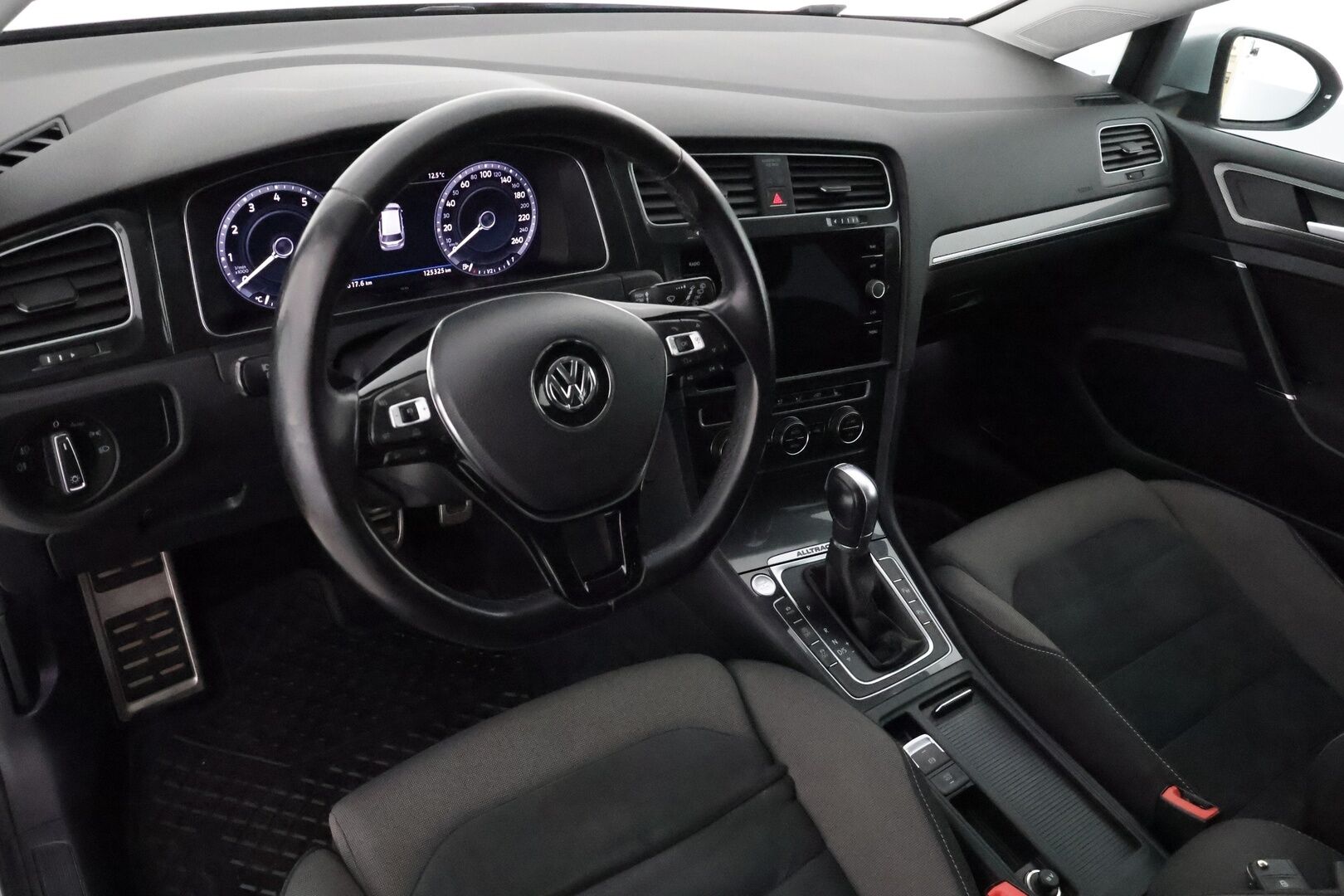 Volkswagen Golf 2017 Variant Alltrack 1,8 TSI 132 kW 4MOTION DSG **Digimittaristo / Adapt. vakkari / Webasto / Koukku / Keyless / Apple&Android** - Suomi-auto / Navi / LED / 