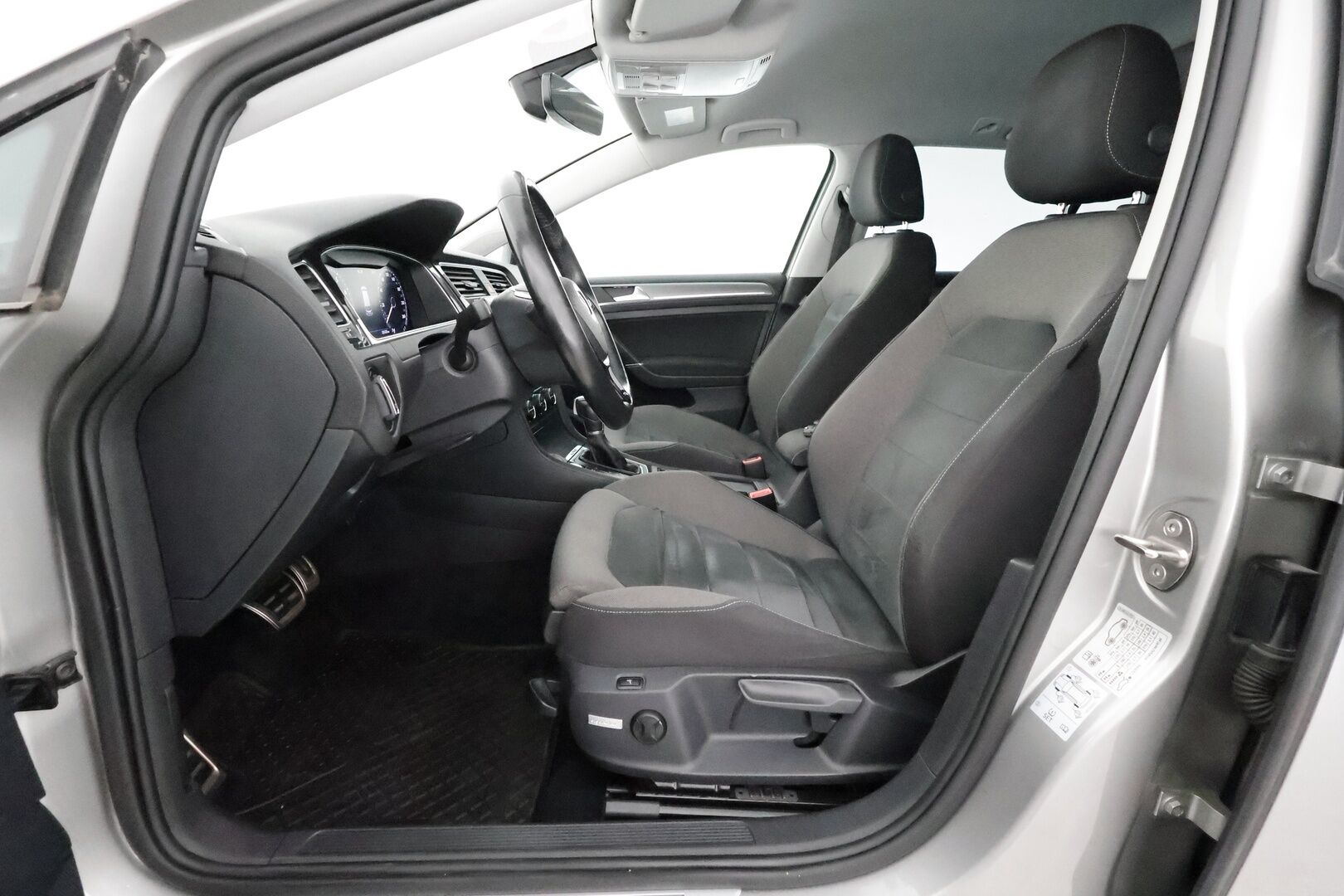 Volkswagen Golf 2017 Variant Alltrack 1,8 TSI 132 kW 4MOTION DSG **Digimittaristo / Adapt. vakkari / Webasto / Koukku / Keyless / Apple&Android** - Suomi-auto / Navi / LED / 
