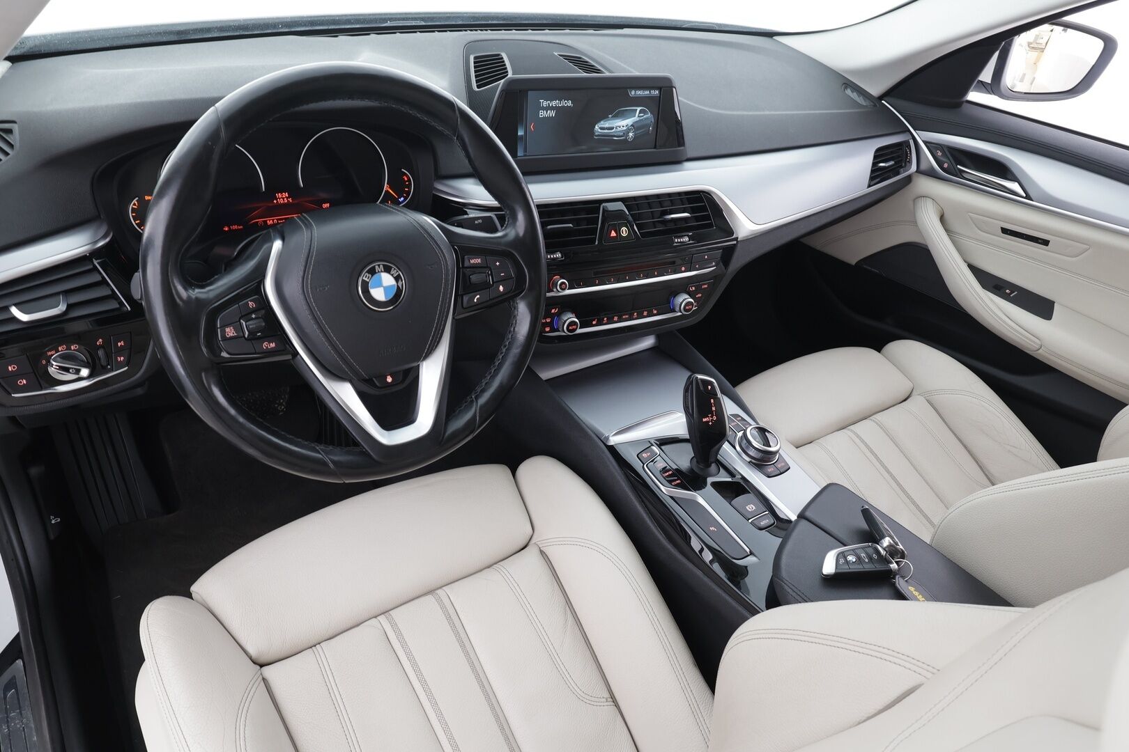 BMW 520 2017 G30 Sedan 520d A xDrive Business Comfort - | H&K | Koukku | Vakkari | Webasto | Muistipenkit | LED | Vaaleat nahat | Digimittaristo |