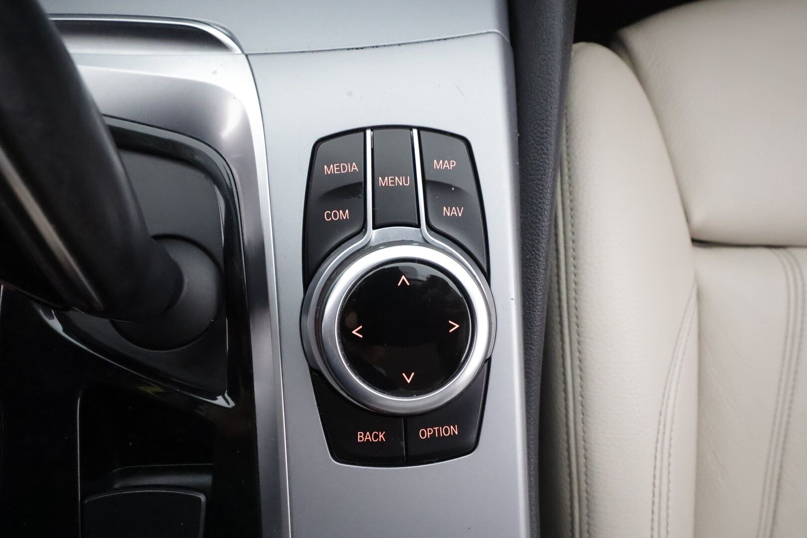 BMW 520 2017 G30 Sedan 520d A xDrive Business Comfort * Koukku / Vakkari / H&K / Webasto / Muistipenkit / LED / Vaaleat nahat / Digimittaristo * - Suomi-auto / Kahdet renkaat aluvanteilla / Hyvät varusteet - HULLUT AVAJAISHULINAT KORKOTARJOUS 3,29 %