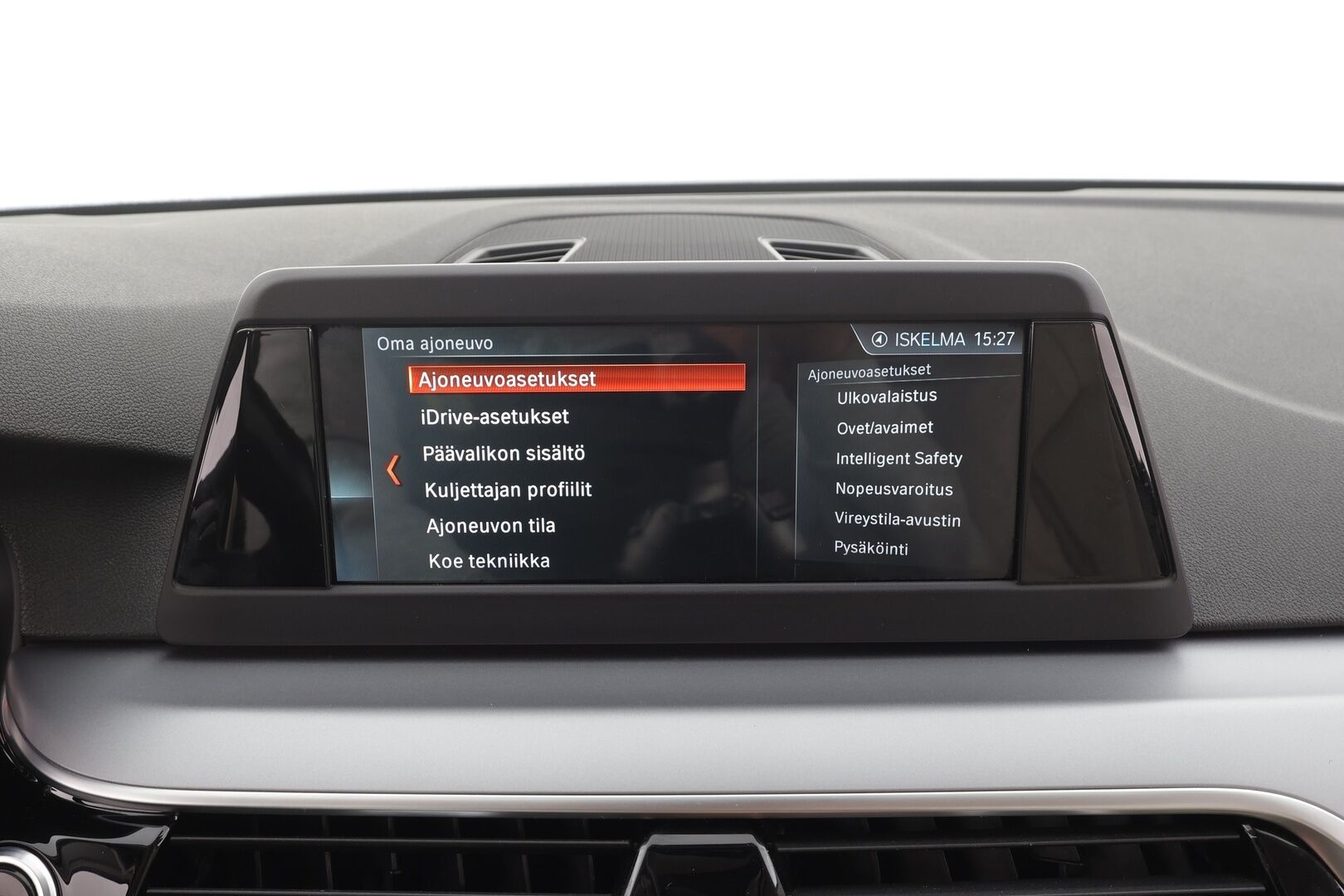 BMW 520 2017 G30 Sedan 520d A xDrive Business Comfort * Koukku / Vakkari / H&K / Webasto / Muistipenkit / LED / Vaaleat nahat / Digimittaristo * - Suomi-auto / Kahdet renkaat aluvanteilla / Hyvät varusteet - HULLUT AVAJAISHULINAT KORKOTARJOUS 3,29 %