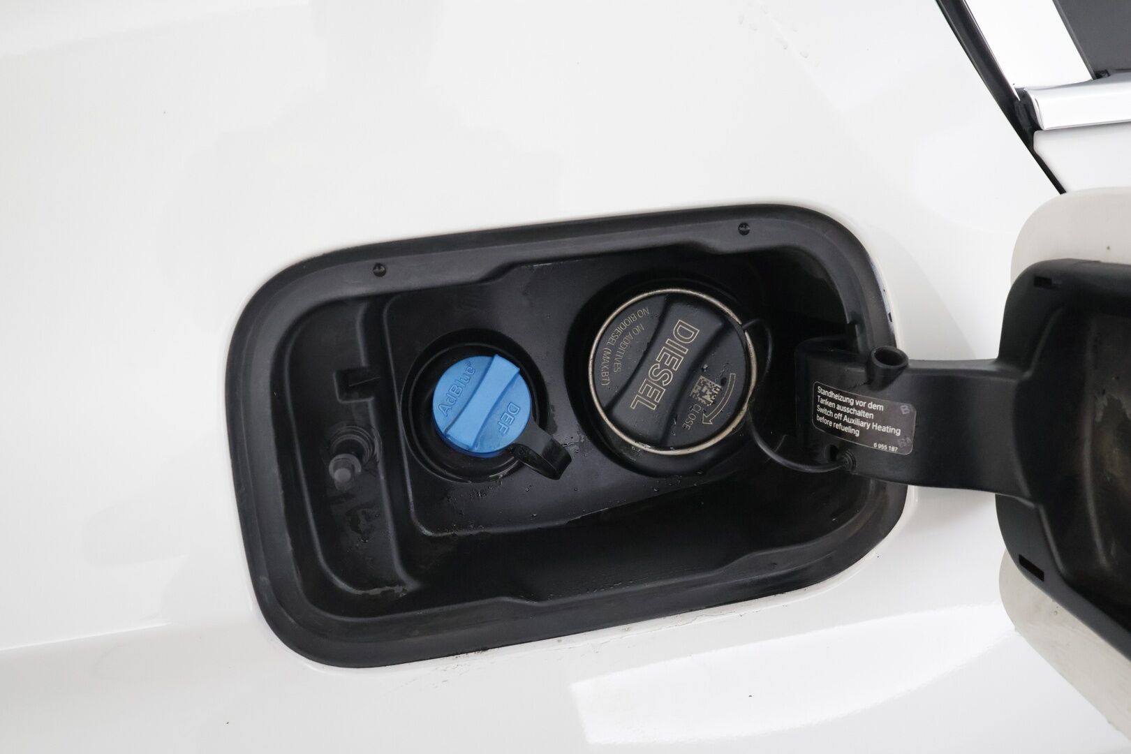 BMW 520 2017 G30 Sedan 520d A xDrive Business Comfort * Koukku / Vakkari / H&K / Webasto / Muistipenkit / LED / Vaaleat nahat / Digimittaristo * - Suomi-auto / Kahdet renkaat aluvanteilla / Hyvät varusteet - HULLUT AVAJAISHULINAT KORKOTARJOUS 3,29 %