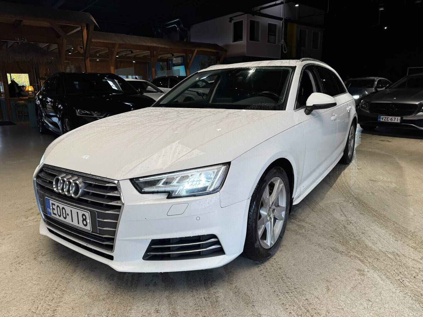 Audi A4 2017 Avant Land of quattro Edition 2,0 TDI 140 kW quattro S tronic - Suomiauto | Webasto | Vetokoukku | Matrix LED | Sporttipenkit | 3-Alue AC | Sähköluukku | Huippuvarusteet | Jakopää tehty!