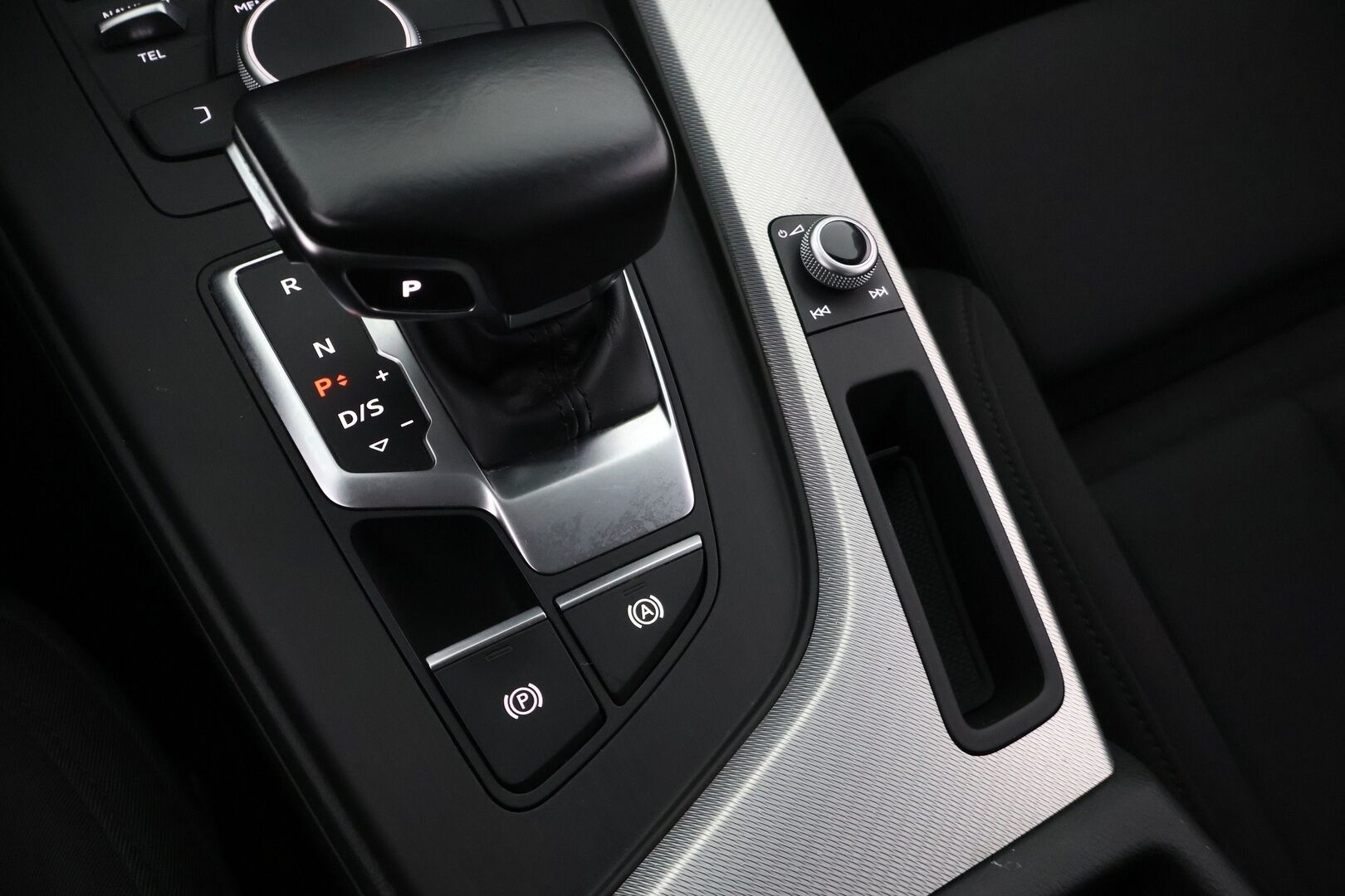 Audi A4 2017 Avant Land of quattro Edition 2,0 TDI 140 kW quattro S tronic *Webasto / Matrix LED / Koukku / Tutkat / Keyless Go* - *Suomi-auto / Kahdet renkaat / Edullinen neliveto*