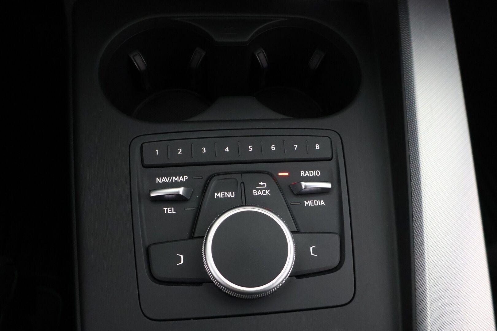 Audi A4 2017 Avant Land of quattro Edition 2,0 TDI 140 kW quattro S tronic *Webasto / Matrix LED / Koukku / Tutkat / Keyless Go* - *Suomi-auto / Kahdet renkaat / Edullinen neliveto*