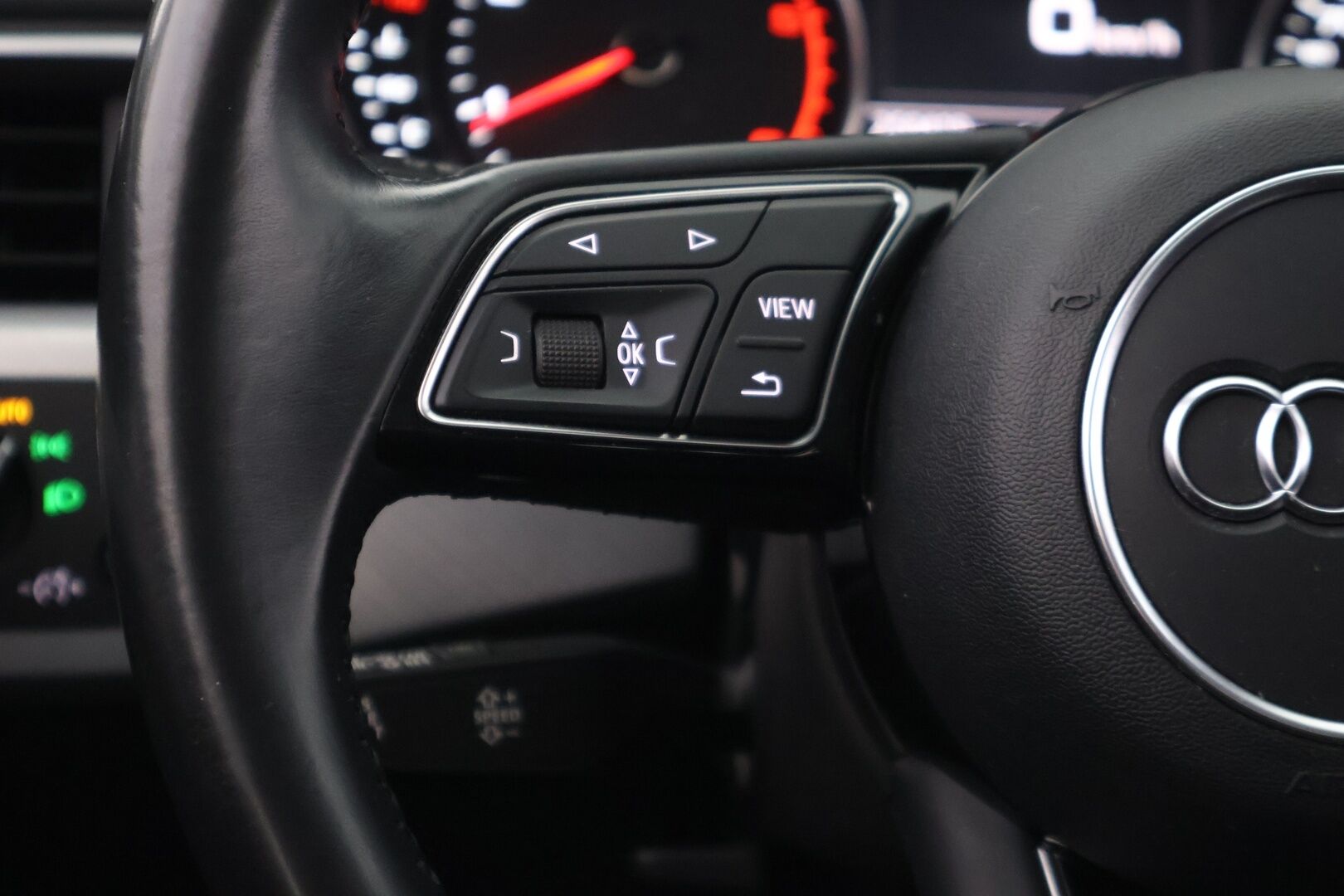 Audi A4 2017 Avant Land of quattro Edition 2,0 TDI 140 kW quattro S tronic *Webasto / Matrix LED / Koukku / Tutkat / Keyless Go* - *Suomi-auto / Kahdet renkaat / Edullinen neliveto*