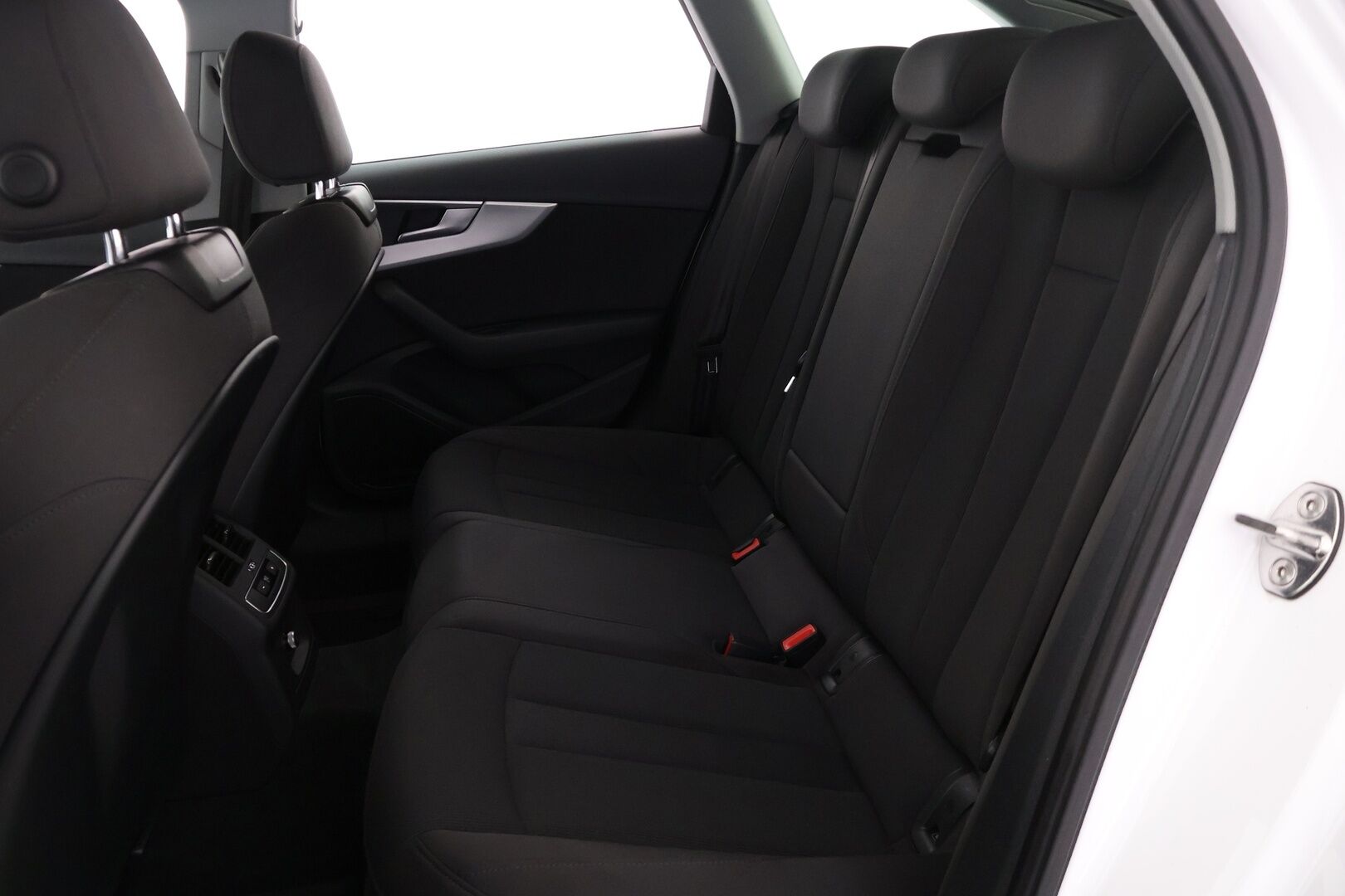 Audi A4 2017 Avant Land of quattro Edition 2,0 TDI 140 kW quattro S tronic *Webasto / Matrix LED / Koukku / Tutkat / Keyless Go* - *Suomi-auto / Kahdet renkaat / Edullinen neliveto*