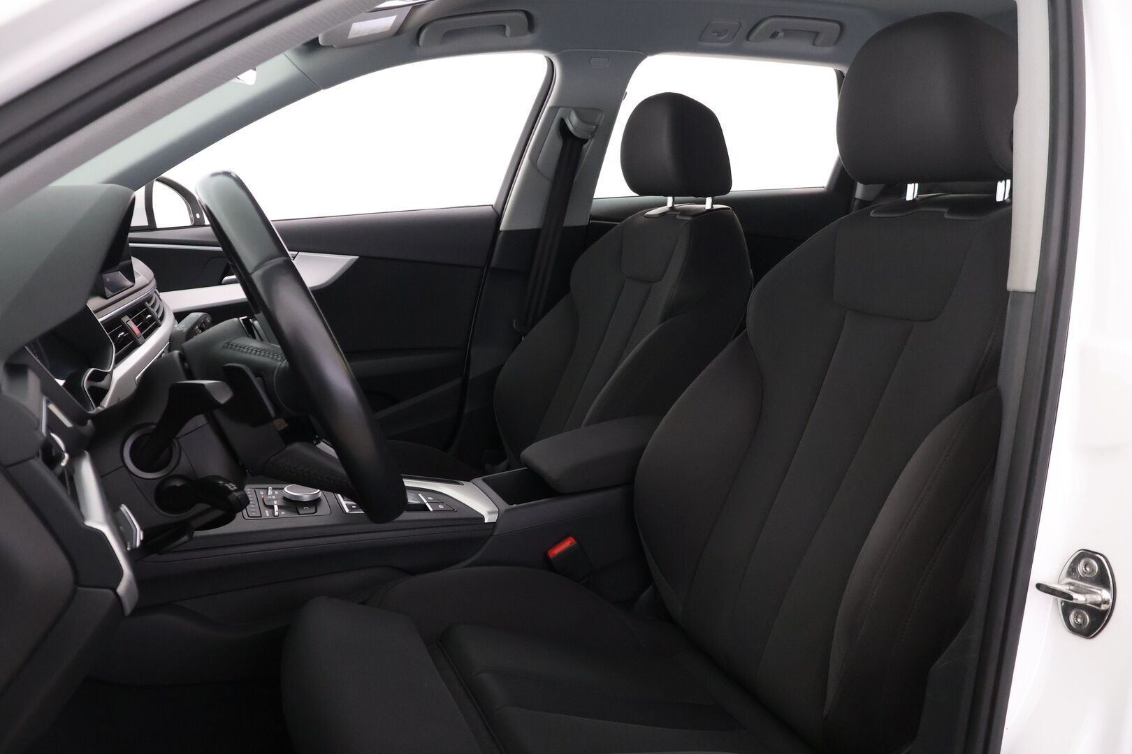 Audi A4 2017 Avant Land of quattro Edition 2,0 TDI 140 kW quattro S tronic *Webasto / Matrix LED / Koukku / Tutkat / Keyless Go* - *Suomi-auto / Kahdet renkaat / Edullinen neliveto*