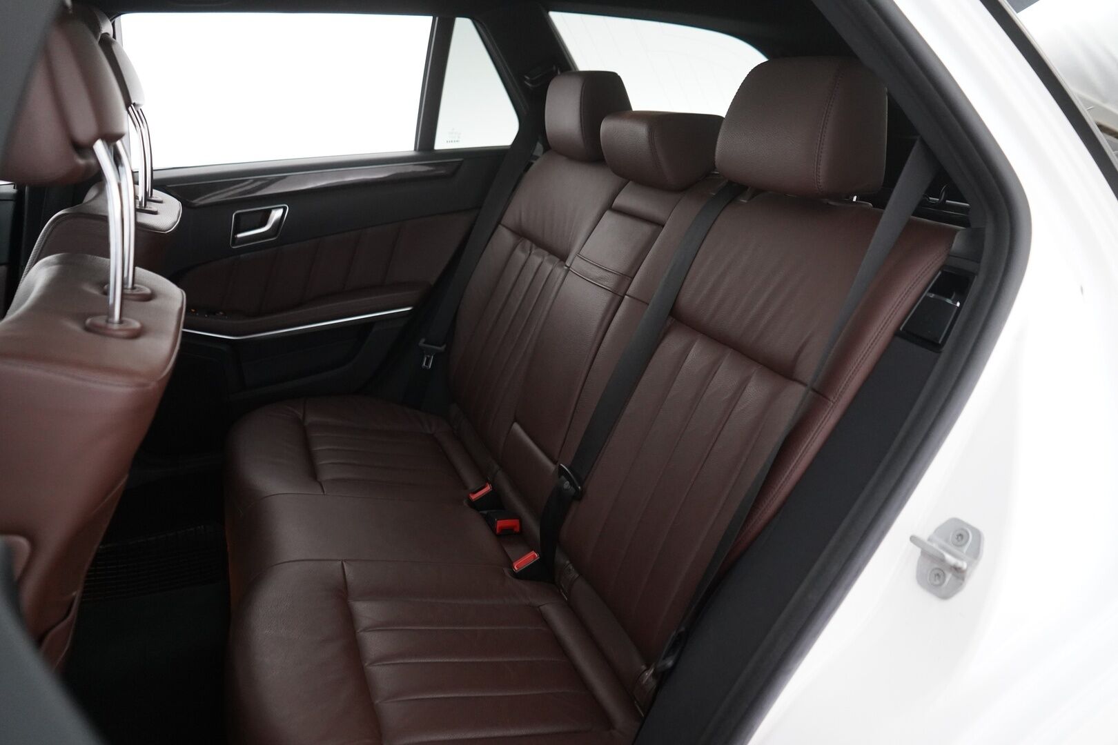 Mercedes-Benz E 2014 300 BlueTec Hybrid T A Premium Business *YritysOutlet - Myydään vain yrityksille* - Ilmastoidut nahat / Koukku / Kattoluukku / Muistipenkit / Lohko / Vakkari / ILS