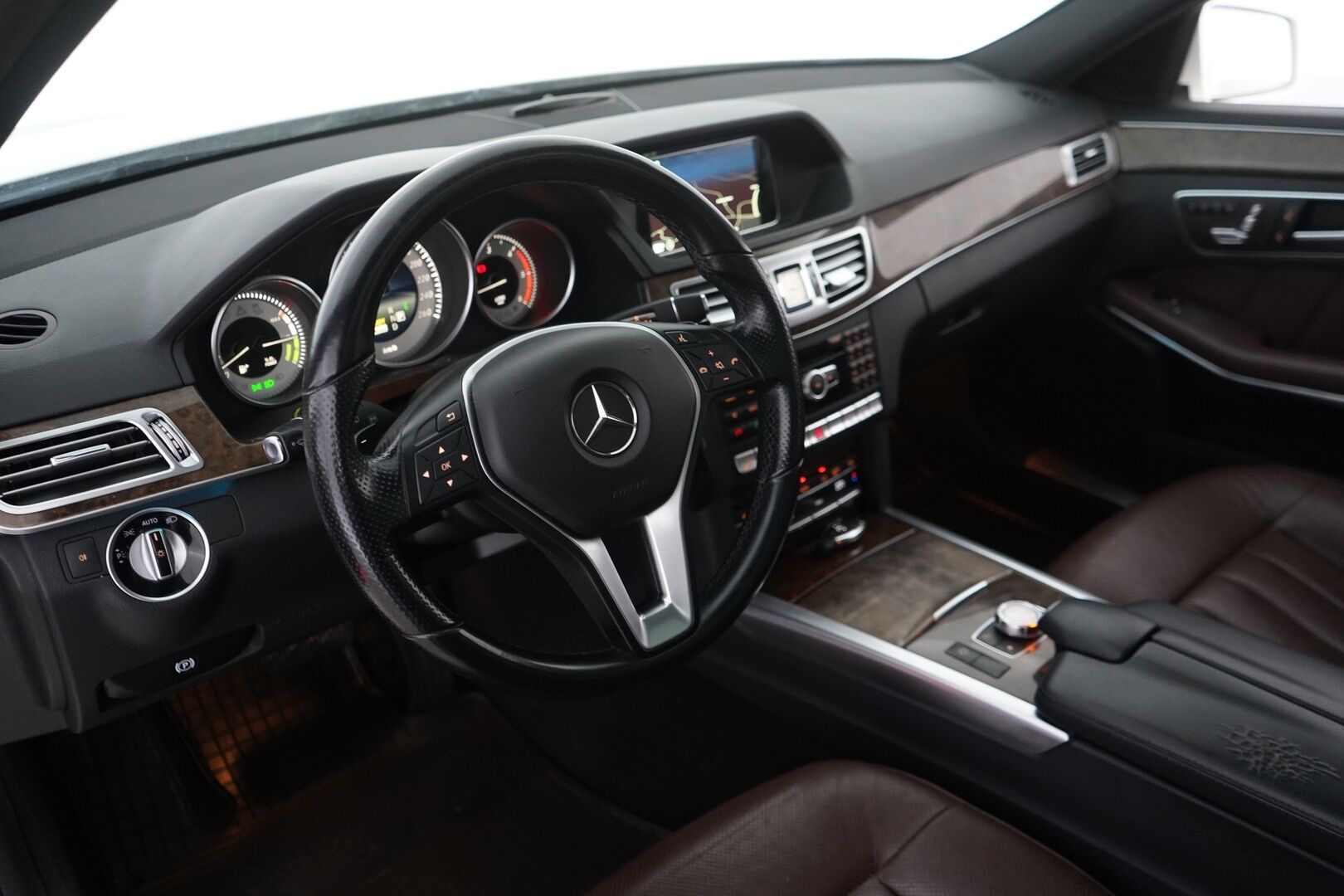 Mercedes-Benz E 2014 300 BlueTec Hybrid T A Premium Business *YritysOutlet - Myydään vain yrityksille* - Ilmastoidut nahat / Koukku / Kattoluukku / Muistipenkit / Lohko / Vakkari / ILS