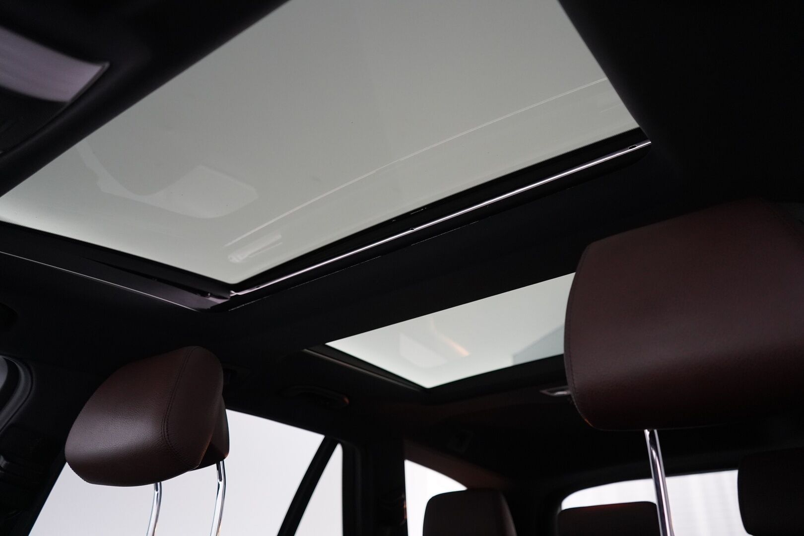 Mercedes-Benz E 2014 300 BlueTec Hybrid T A Premium Business *YritysOutlet - Myydään vain yrityksille* - Ilmastoidut nahat / Koukku / Kattoluukku / Muistipenkit / Lohko / Vakkari / ILS