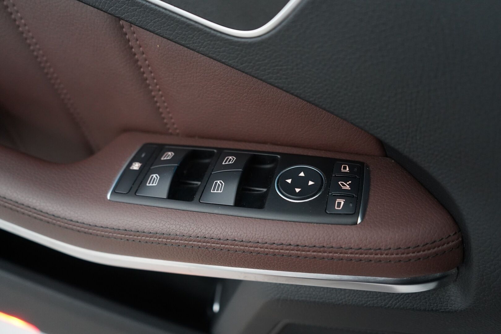 Mercedes-Benz E 2014 300 BlueTec Hybrid T A Premium Business *YritysOutlet - Myydään vain yrityksille* - Ilmastoidut nahat / Koukku / Kattoluukku / Muistipenkit / Lohko / Vakkari / ILS