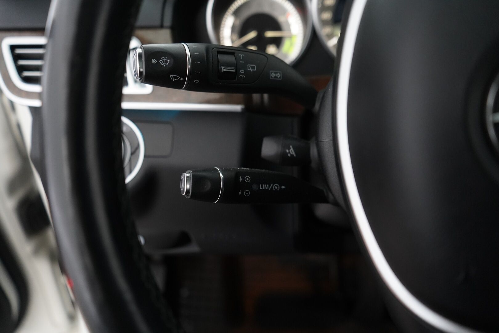 Mercedes-Benz E 2014 300 BlueTec Hybrid T A Premium Business *YritysOutlet - Myydään vain yrityksille* - Ilmastoidut nahat / Koukku / Kattoluukku / Muistipenkit / Lohko / Vakkari / ILS