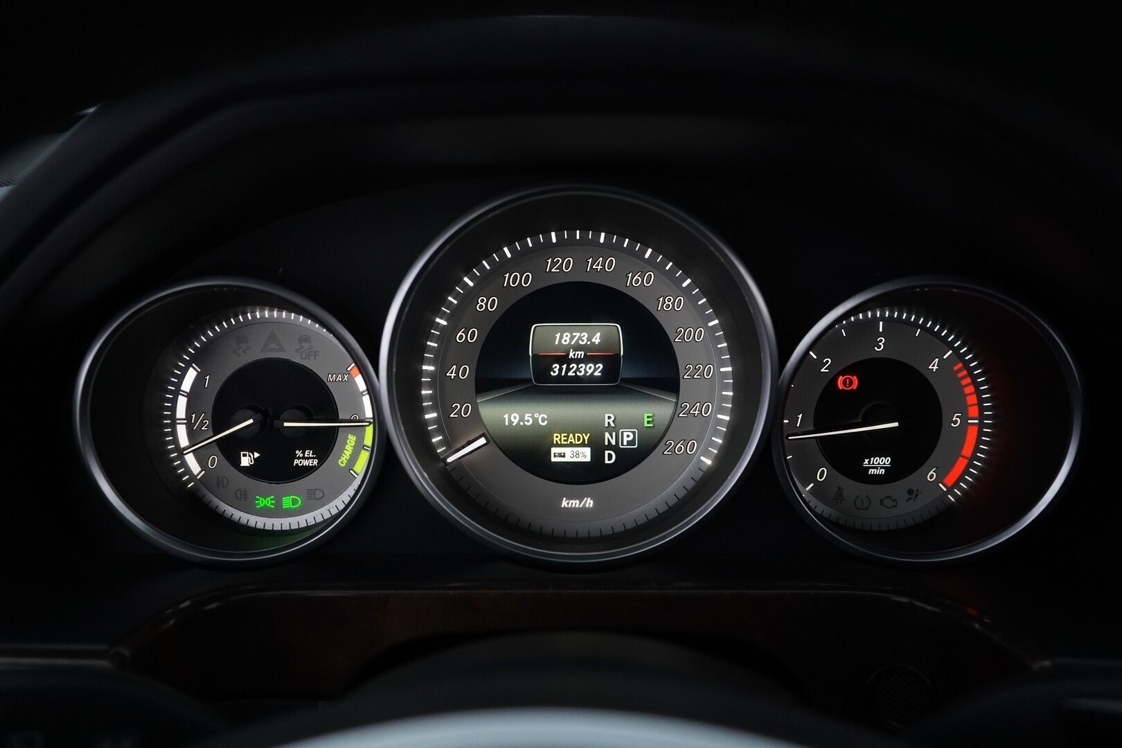 Mercedes-Benz E 2014 300 BlueTec Hybrid T A Premium Business *YritysOutlet - Myydään vain yrityksille* - Ilmastoidut nahat / Koukku / Kattoluukku / Muistipenkit / Lohko / Vakkari / ILS