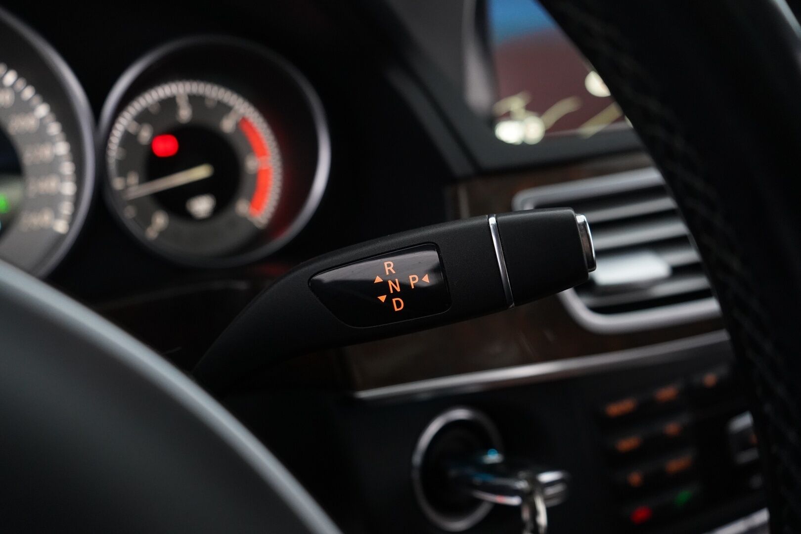 Mercedes-Benz E 2014 300 BlueTec Hybrid T A Premium Business *YritysOutlet - Myydään vain yrityksille* - Ilmastoidut nahat / Koukku / Kattoluukku / Muistipenkit / Lohko / Vakkari / ILS