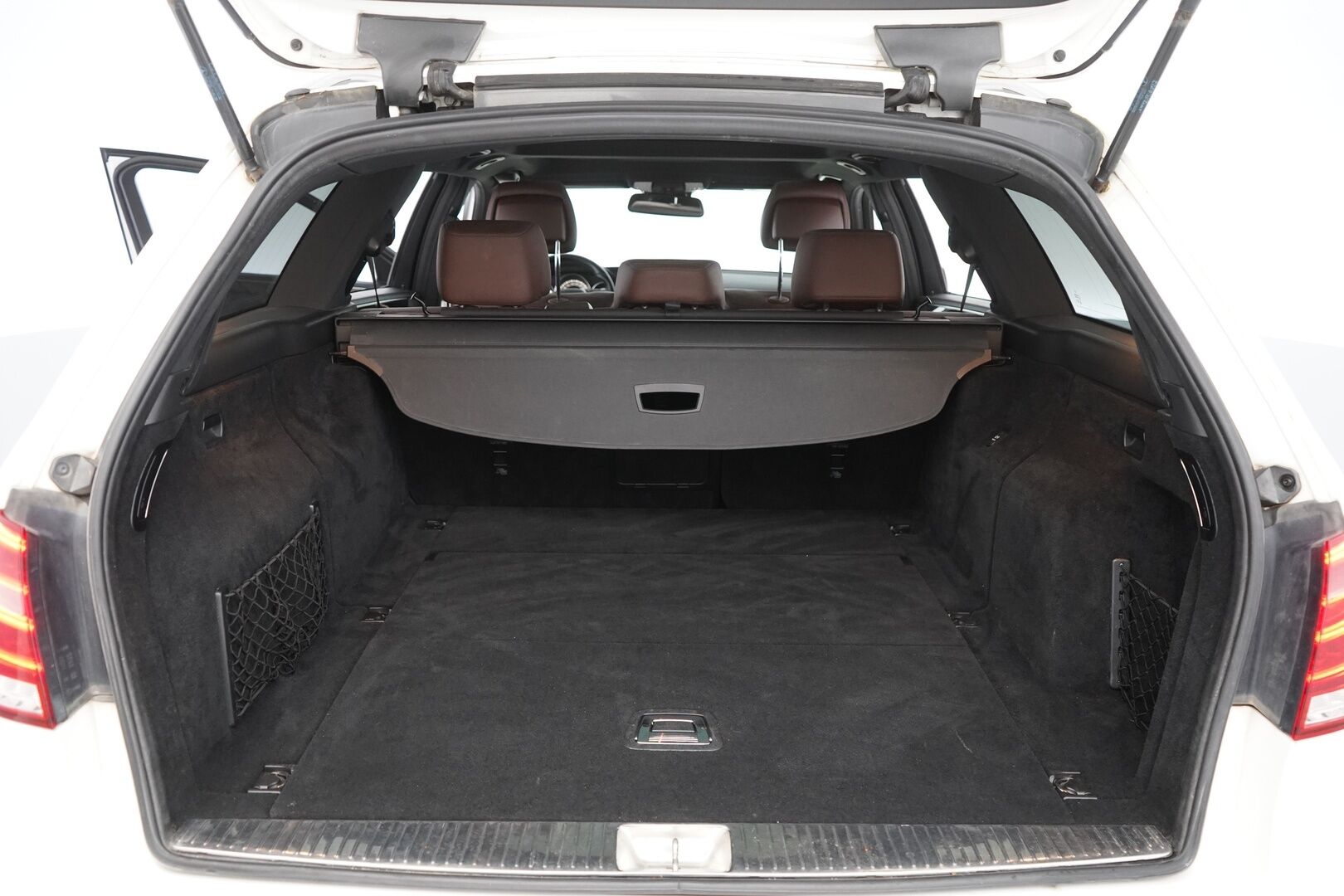 Mercedes-Benz E 2014 300 BlueTec Hybrid T A Premium Business *YritysOutlet - Myydään vain yrityksille* - Ilmastoidut nahat / Koukku / Kattoluukku / Muistipenkit / Lohko / Vakkari / ILS