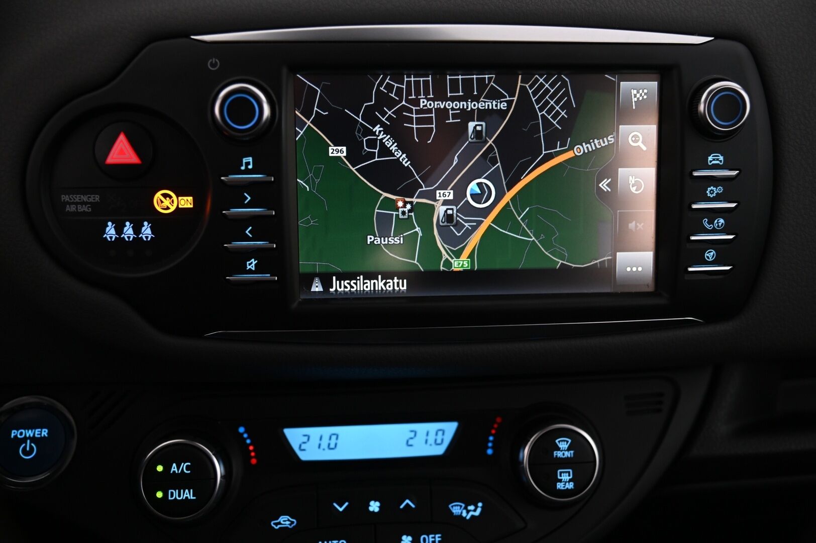 Toyota Yaris 2017 1,5 Hybrid Launch Edition *2.Om. Suomi-Auto / Lohko + sis.pistoke / Navi / Vakkari / Merkkiliikkeen huoltokirja* - *Juuri saapunut! / P-kamera / Kessy / 2X renkaat*