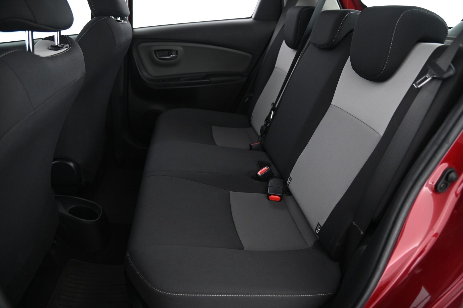 Toyota Yaris 2017 1,5 Hybrid Launch Edition *2.Om. Suomi-Auto / Lohko + sis.pistoke / Navi / Vakkari / Merkkiliikkeen huoltokirja* - *Juuri saapunut! / P-kamera / Kessy / 2X renkaat*