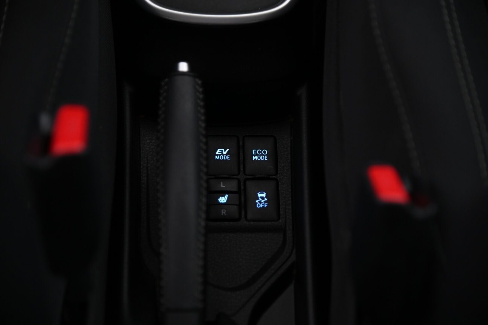 Toyota Yaris 2017 1,5 Hybrid Launch Edition *2.Om. Suomi-Auto / Lohko + sis.pistoke / Navi / Vakkari / Merkkiliikkeen huoltokirja* - *Juuri saapunut! / P-kamera / Kessy / 2X renkaat*