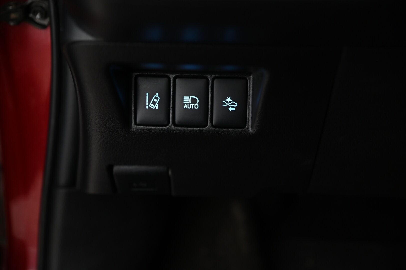 Toyota Yaris 2017 1,5 Hybrid Launch Edition *2.Om. Suomi-Auto / Lohko + sis.pistoke / Navi / Vakkari / Merkkiliikkeen huoltokirja* - *Juuri saapunut! / P-kamera / Kessy / 2X renkaat*