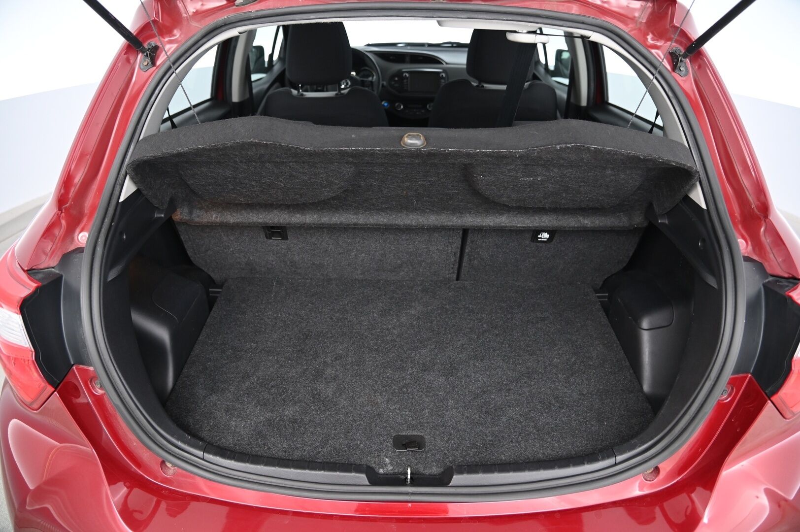 Toyota Yaris 2017 1,5 Hybrid Launch Edition *2.Om. Suomi-Auto / Lohko + sis.pistoke / Navi / Vakkari / Merkkiliikkeen huoltokirja* - *Juuri saapunut! / P-kamera / Kessy / 2X renkaat*