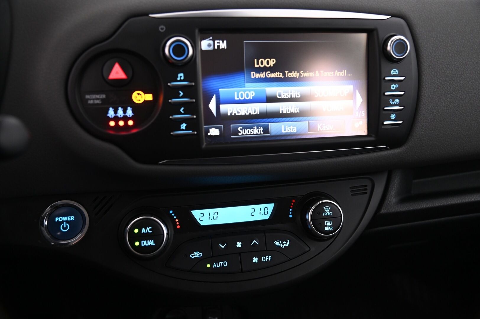 Toyota Yaris 2017 1,5 Hybrid Launch Edition *2.Om. Suomi-Auto / Lohko + sis.pistoke / Navi / Vakkari / Merkkiliikkeen huoltokirja* - *Juuri saapunut! / P-kamera / Kessy / 2X renkaat*