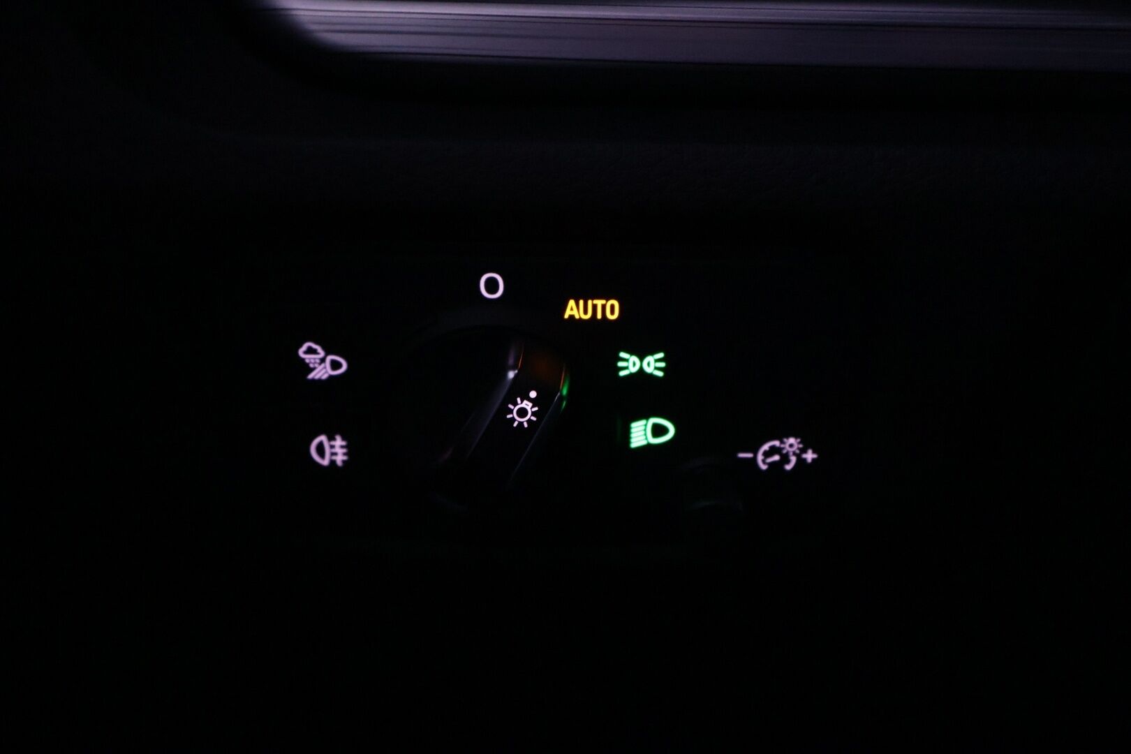 Audi A3 2017 Sportback Land of quattro Edition 2,0 TDI 135 kW quattro S tronic *Bang&Olufsen / Webasto / Koukku / Sporttipenkit / Vakkari / LED* - Erittäin hyvin huollettu kaksilla renkailla ja Audin vanteilla varusteltu Suomiauto!
