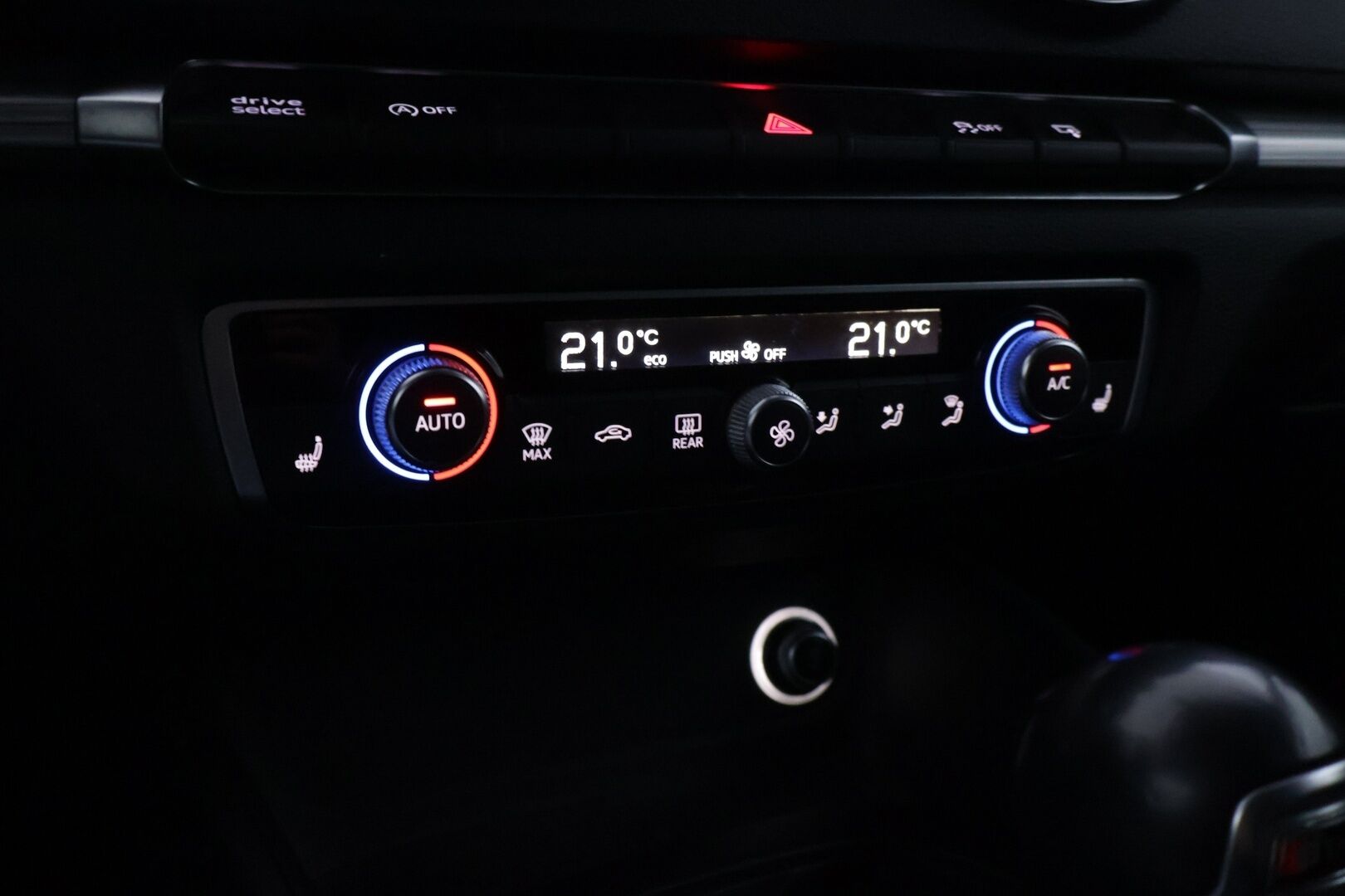 Audi A3 2017 Sportback Land of quattro Edition 2,0 TDI 135 kW quattro S tronic *Bang&Olufsen / Webasto / Koukku / Sporttipenkit / Vakkari / LED* - Erittäin hyvin huollettu kaksilla renkailla ja Audin vanteilla varusteltu Suomiauto!