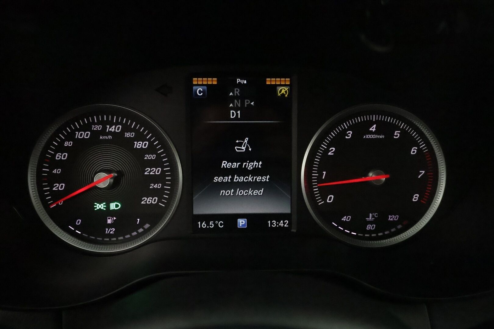 Mercedes-Benz C 2017 180 A Premium Business ** Vakkari / ILS adapt LED / Sporttipenkit / Lohkolämmitin / 2x renkaat