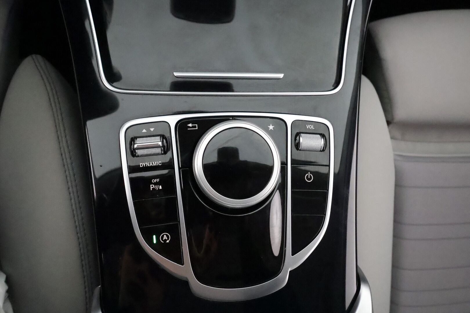 Mercedes-Benz C 2017 180 A Premium Business ** Vakkari / ILS adapt LED / Sporttipenkit / Lohkolämmitin / 2x renkaat