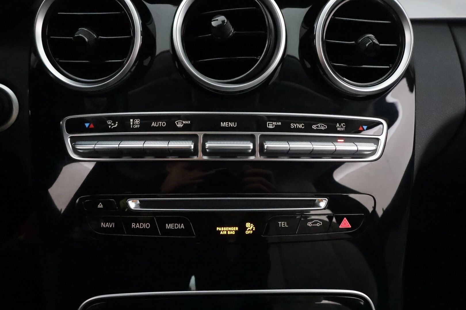 Mercedes-Benz C 2017 180 A Premium Business ** Vakkari / ILS adapt LED / Sporttipenkit / Lohkolämmitin / 2x renkaat