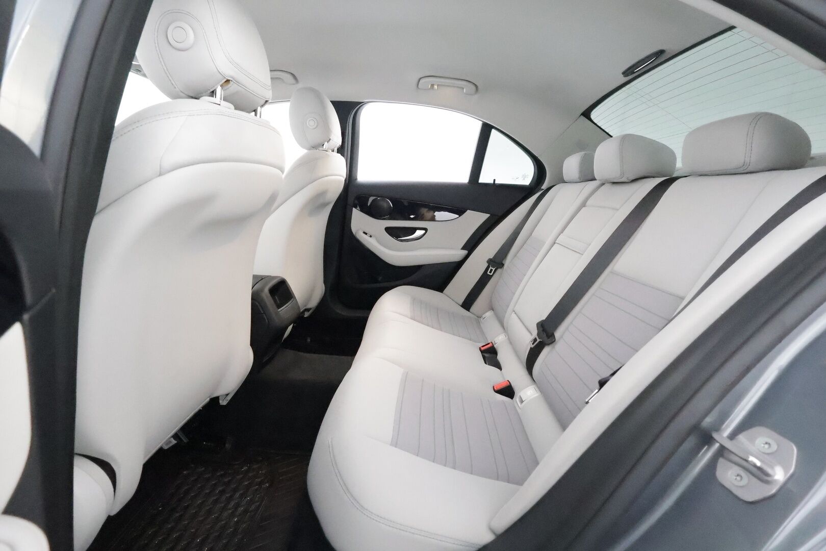 Mercedes-Benz C 2017 180 A Premium Business ** Vakkari / ILS adapt LED / Sporttipenkit / Lohkolämmitin / 2x renkaat